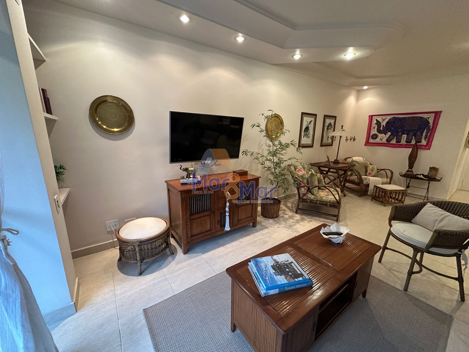 Apartamento na Praia das Pitangueiras, Guarujá - SP