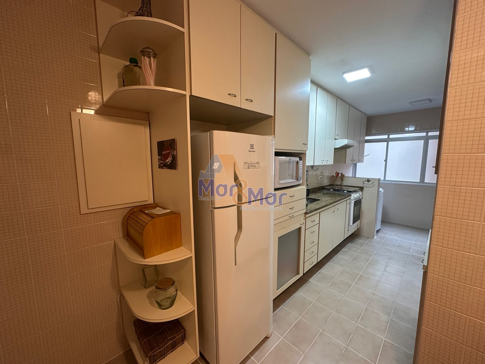 Apartamento na Praia das Pitangueiras, Guarujá - SP