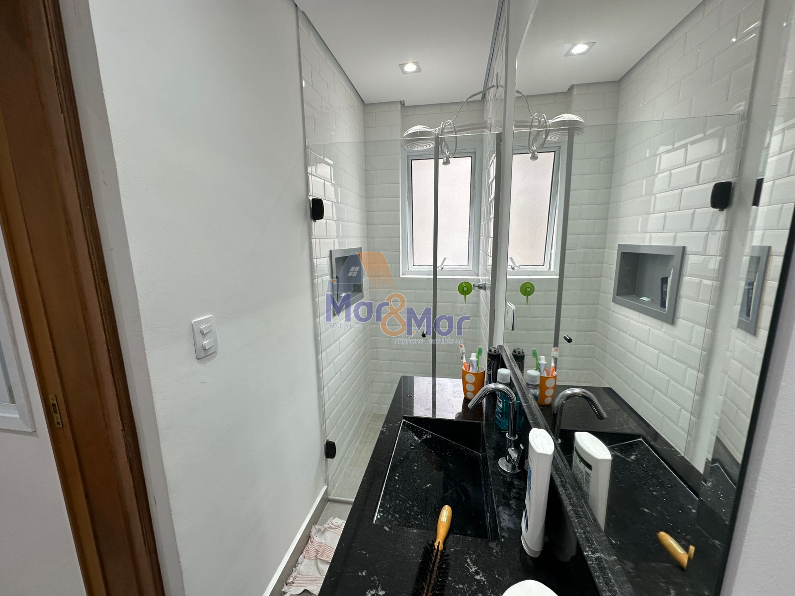 Apartamento na Praia das Pitangueiras, Guarujá - SP