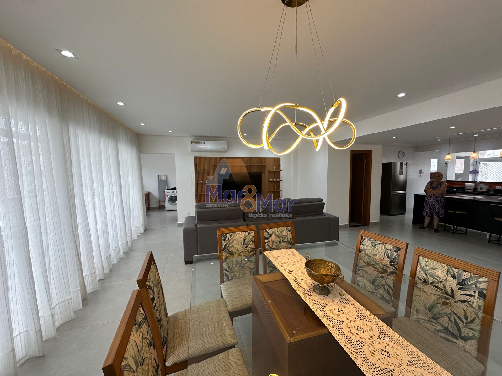 Apartamento na Praia das Pitangueiras, Guarujá - SP