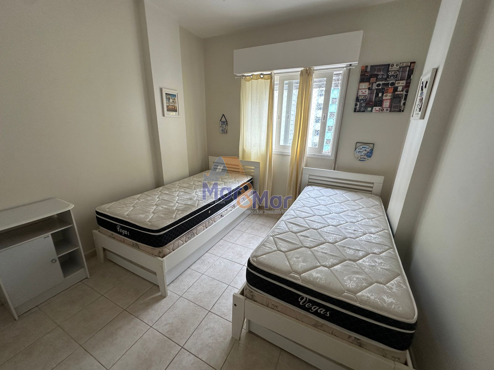 Apartamento na Praia das Pitangueiras, Guarujá - SP