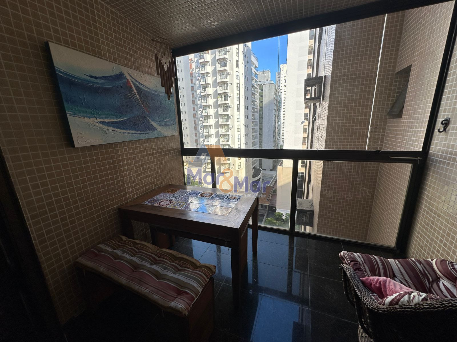 Apartamento na Praia das Pitangueiras, Guarujá - SP