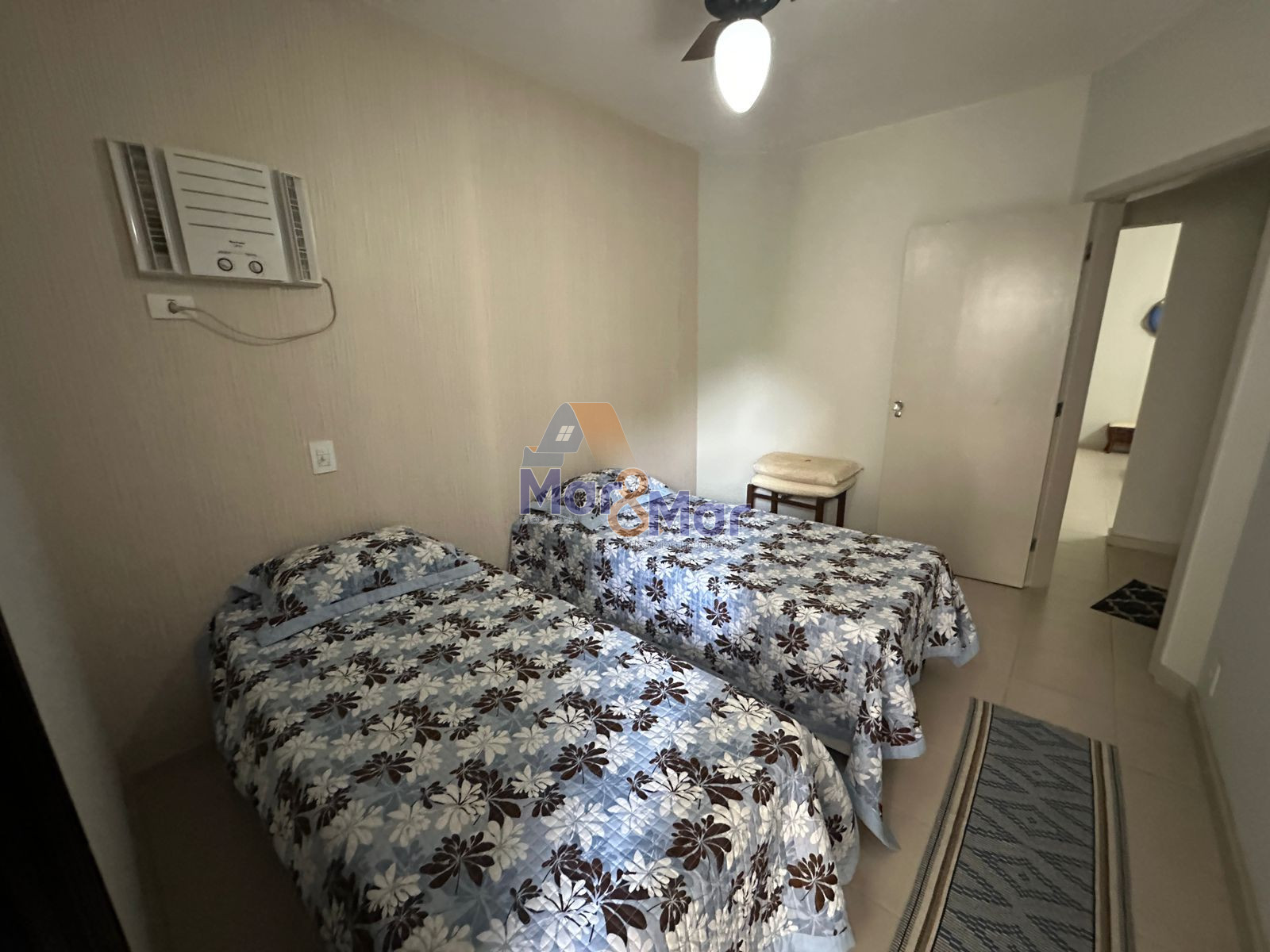 Apartamento na Praia das Pitangueiras, Guarujá - SP