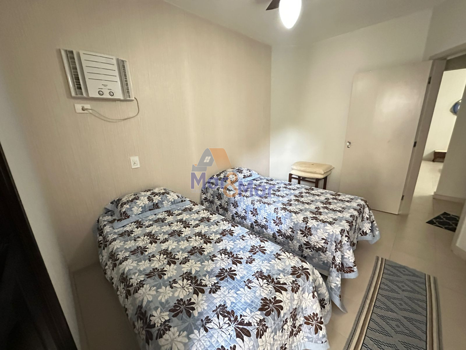 Apartamento na Praia das Pitangueiras, Guarujá - SP