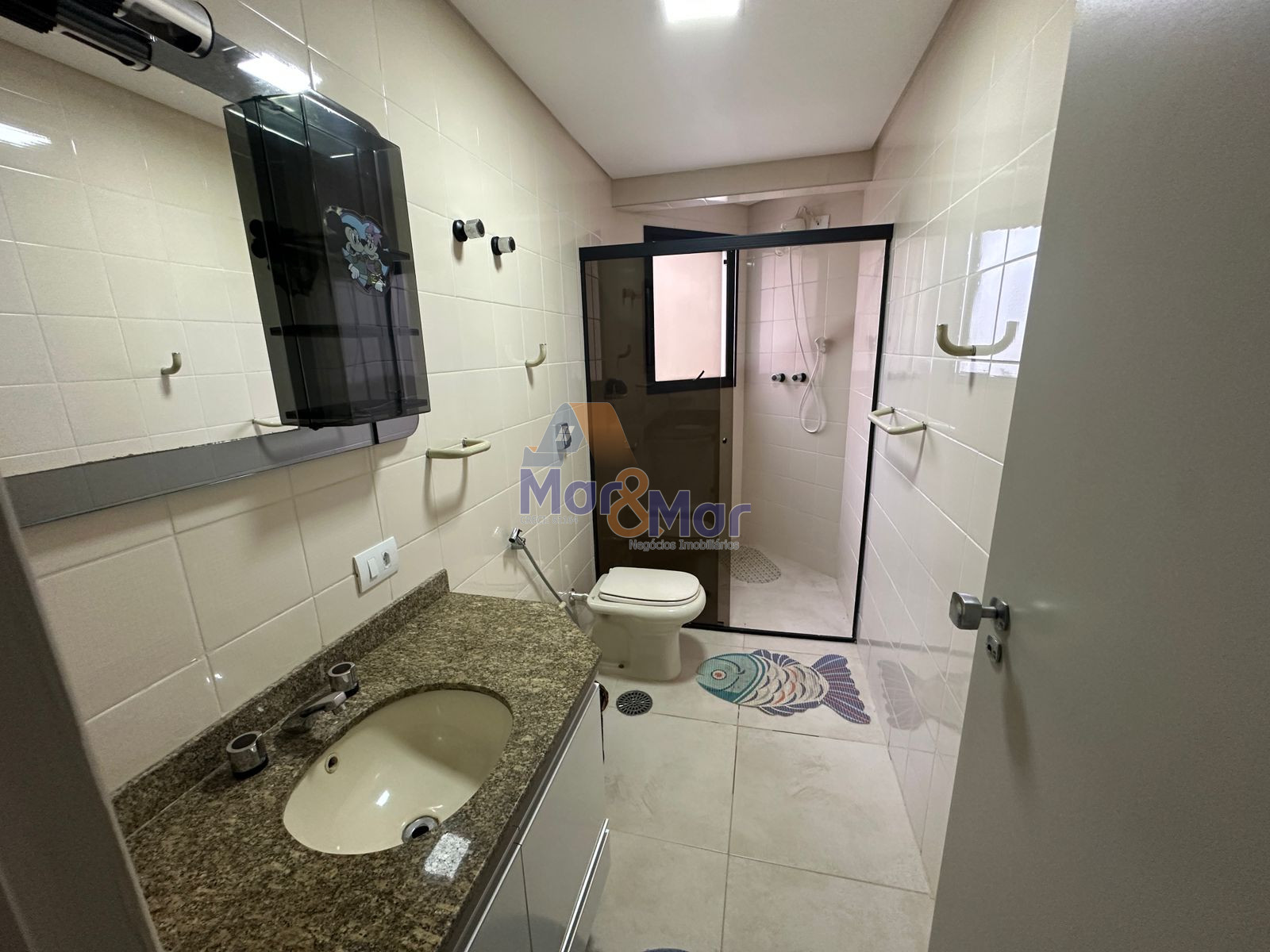 Apartamento na Praia das Pitangueiras, Guarujá - SP