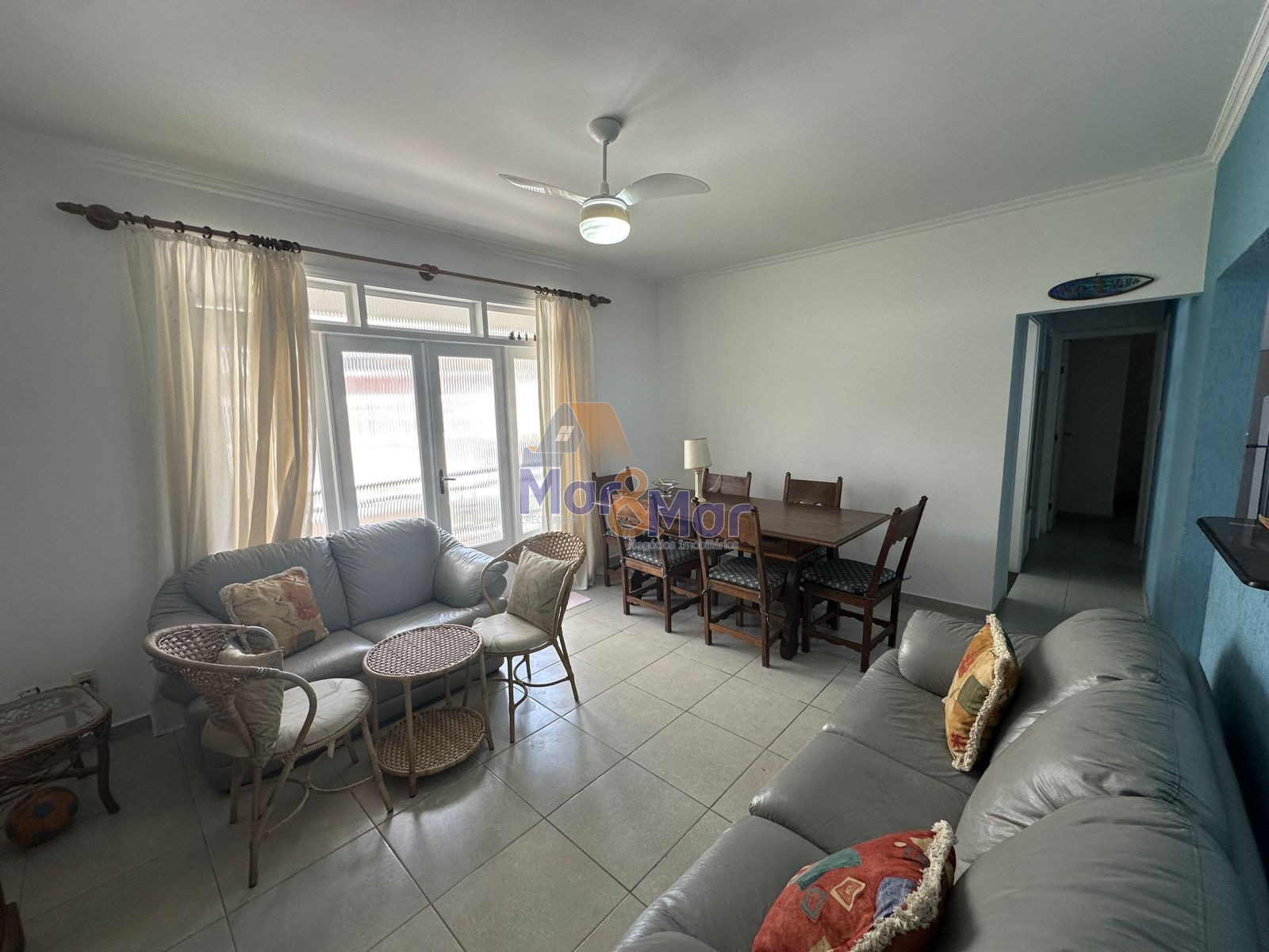 Apartamento na Praia das Pitangueiras, Guarujá - SP