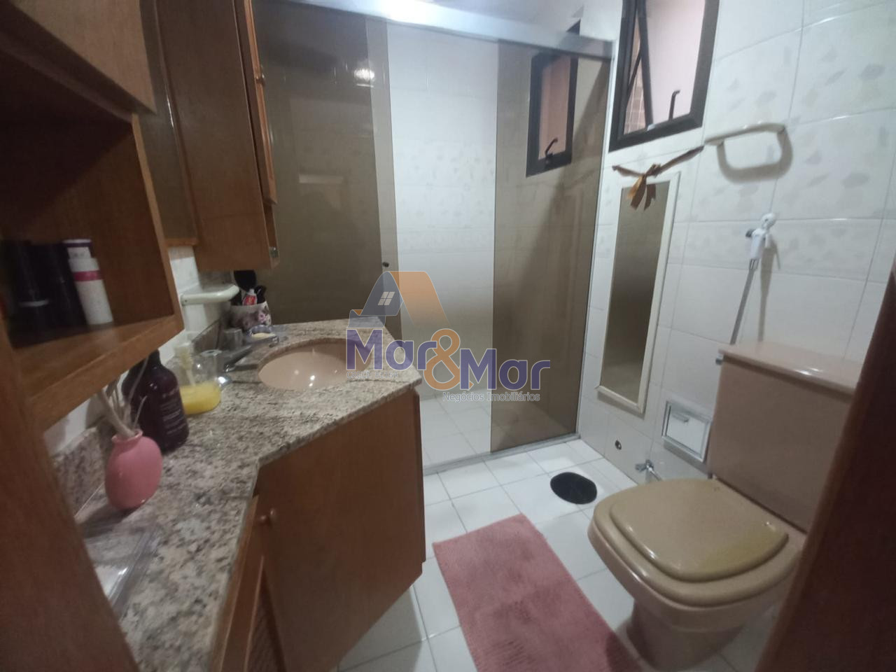 Apartamento na Praia das Pitangueiras, Guarujá - SP