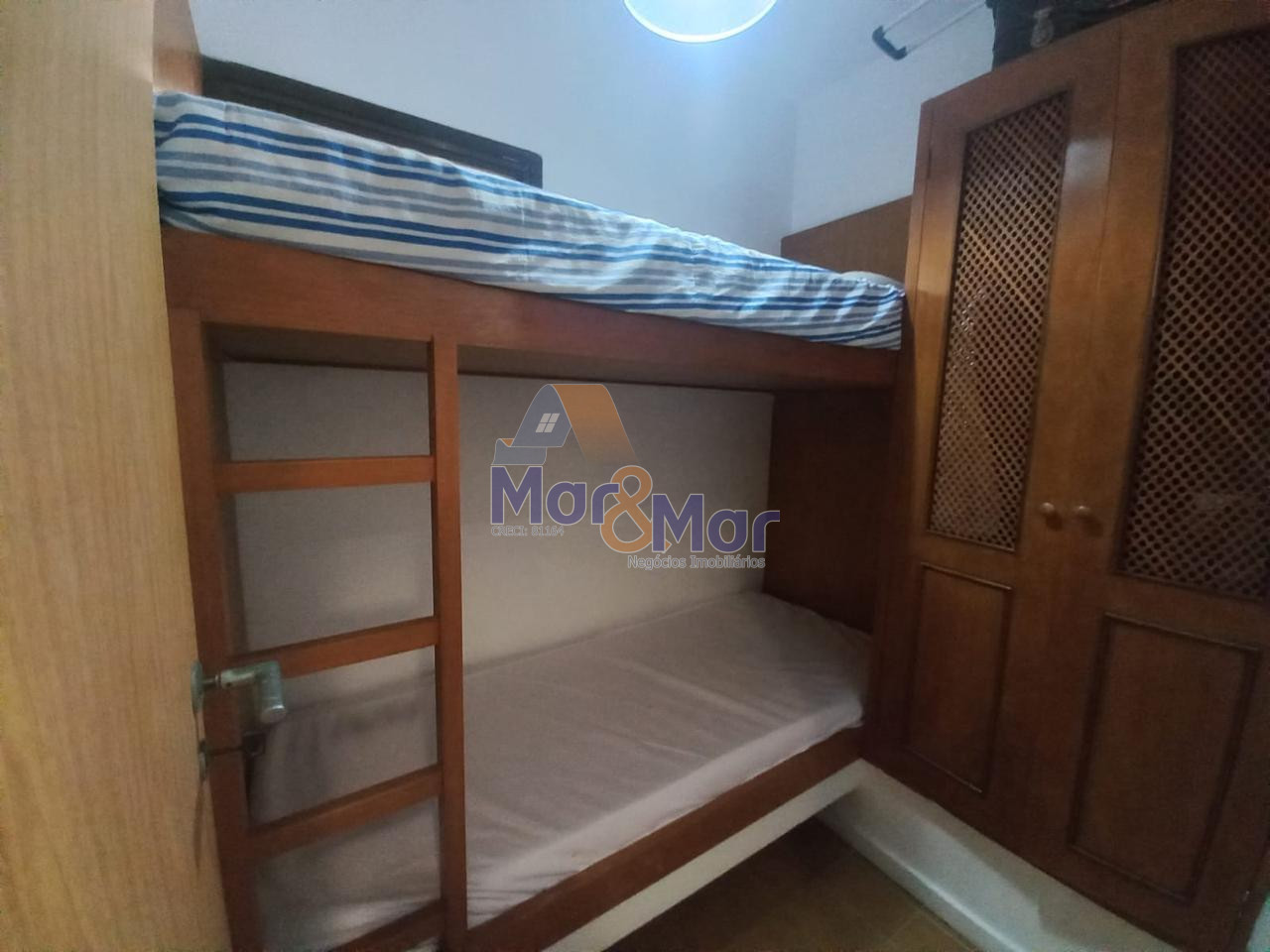 Apartamento na Praia das Pitangueiras, Guarujá - SP