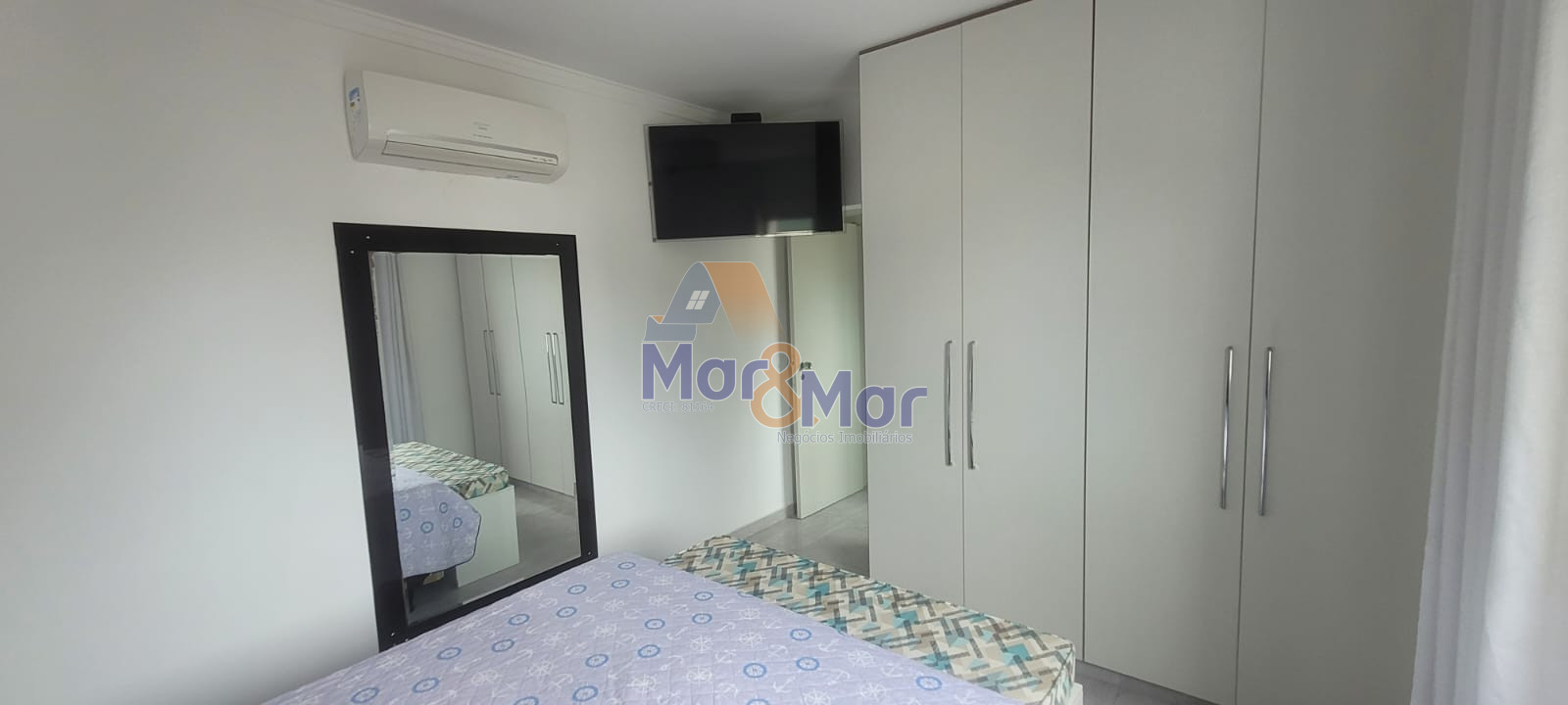Apartamento na Praia das Pitangueiras, Guarujá - SP