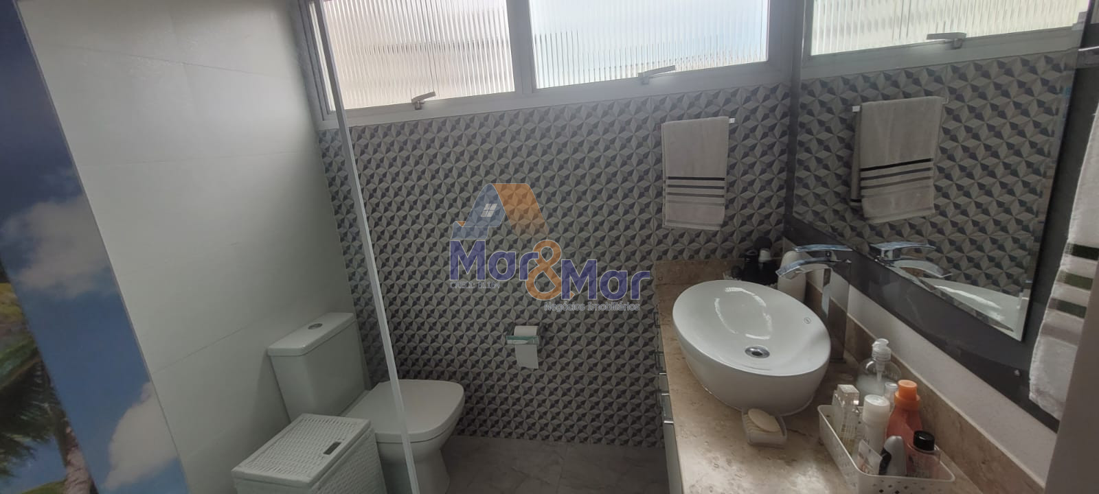 Apartamento na Praia das Pitangueiras, Guarujá - SP