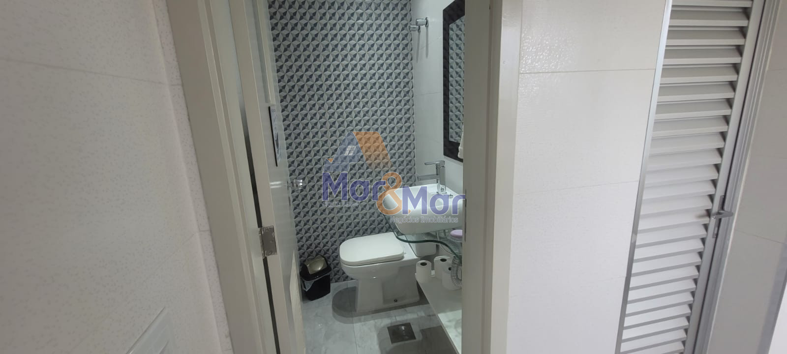 Apartamento na Praia das Pitangueiras, Guarujá - SP