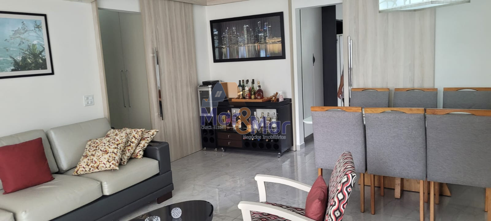 Apartamento na Praia das Pitangueiras, Guarujá - SP