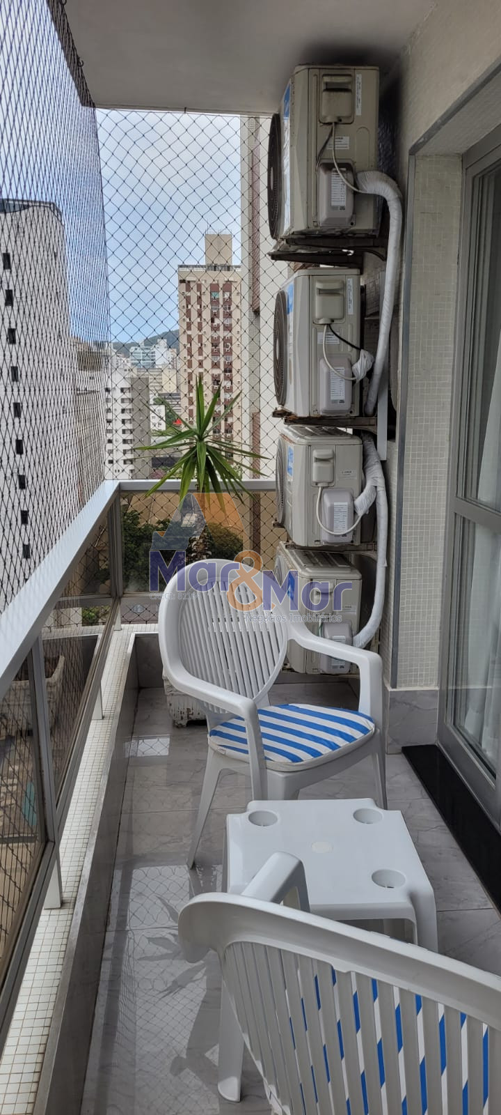 Apartamento na Praia das Pitangueiras, Guarujá - SP