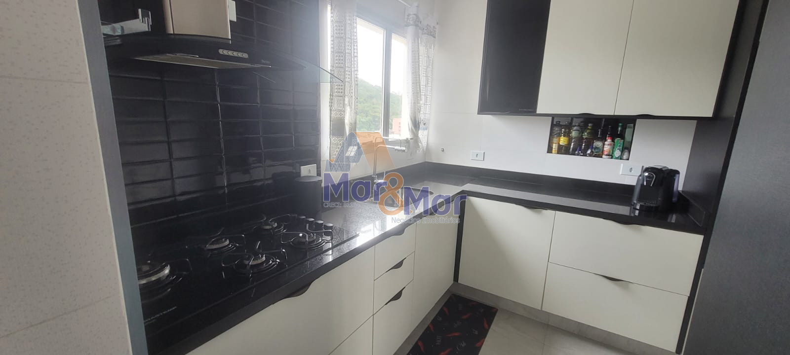 Apartamento na Praia das Pitangueiras, Guarujá - SP