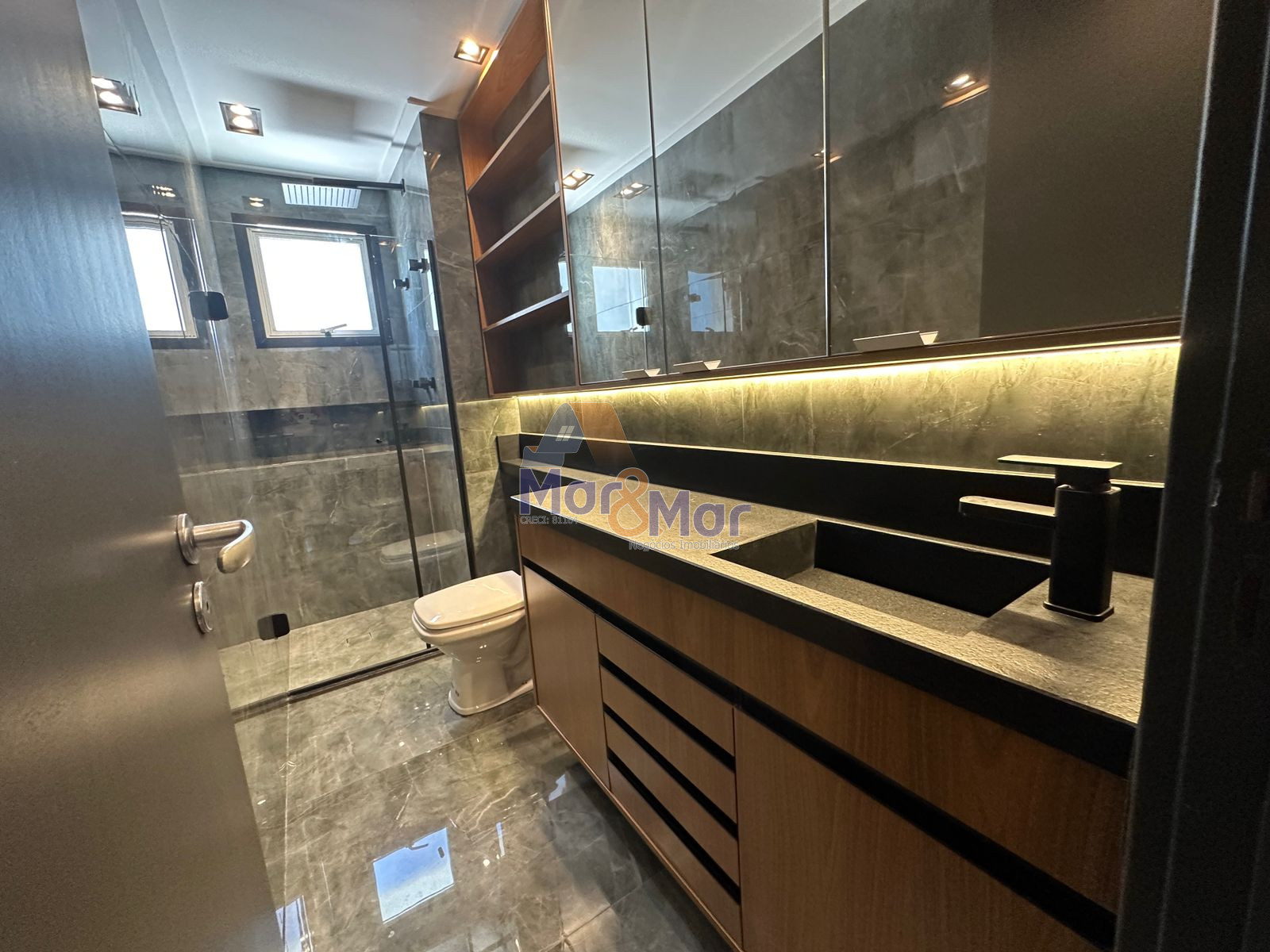 Apartamento na Praia das Astúrias, Guarujá - SP