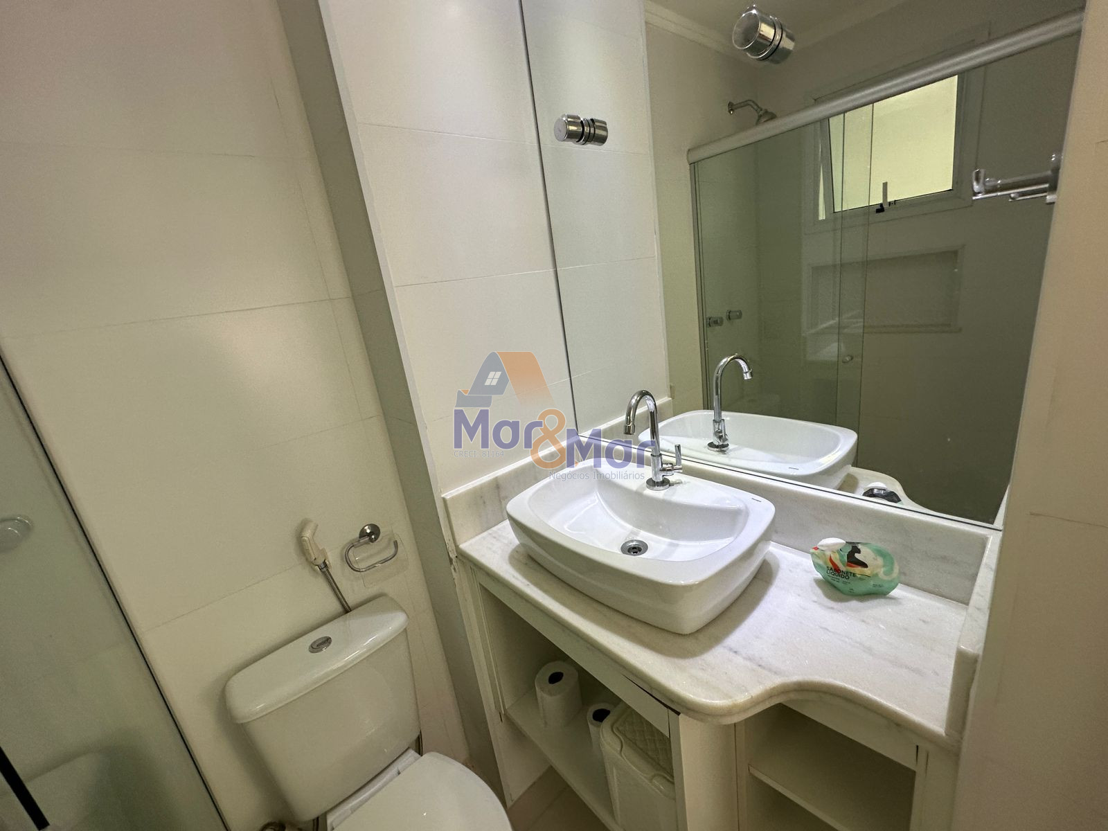 Apartamento na Praia das Astúrias, Guarujá - SP