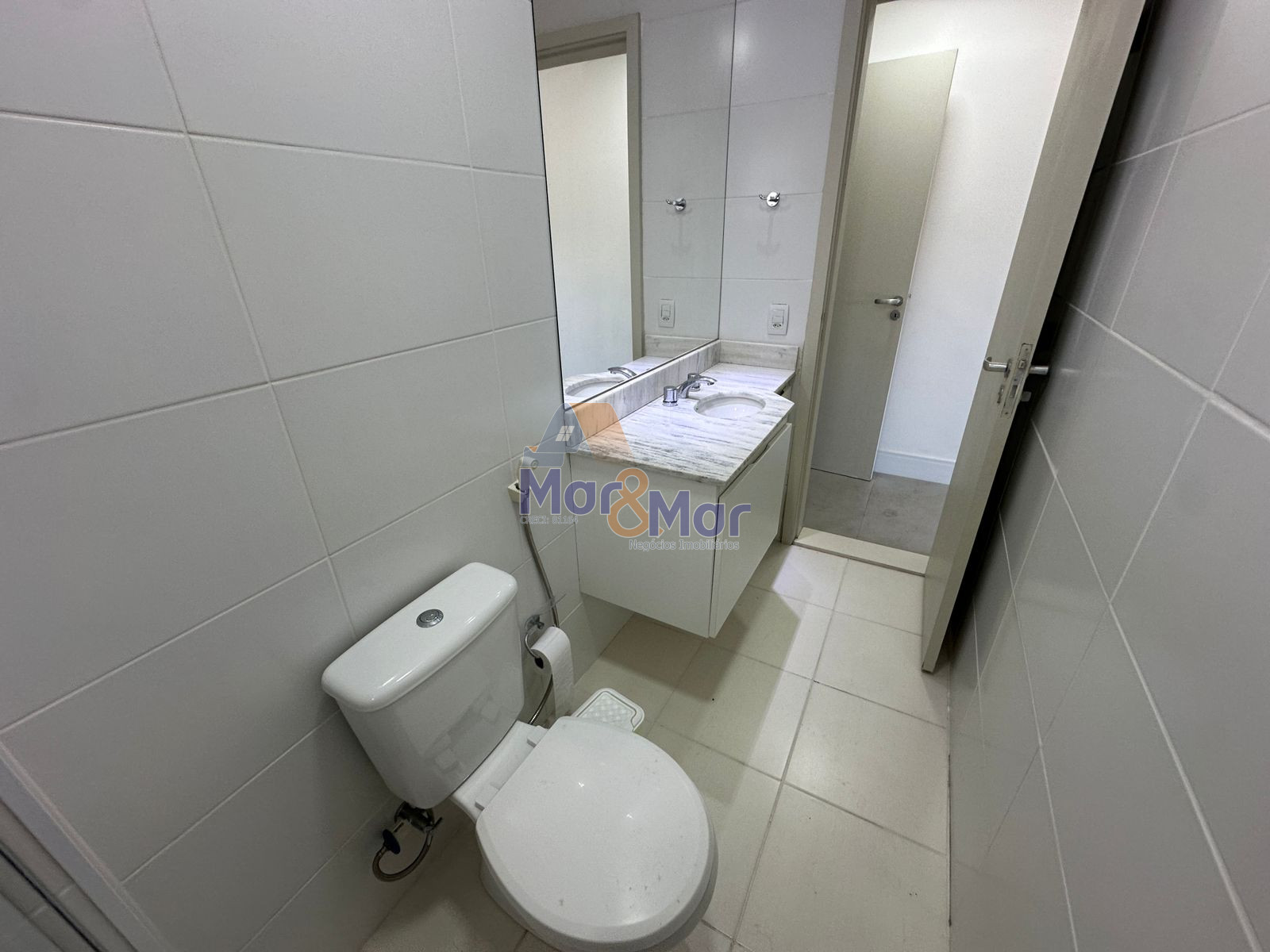 Apartamento na Praia das Astúrias, Guarujá - SP