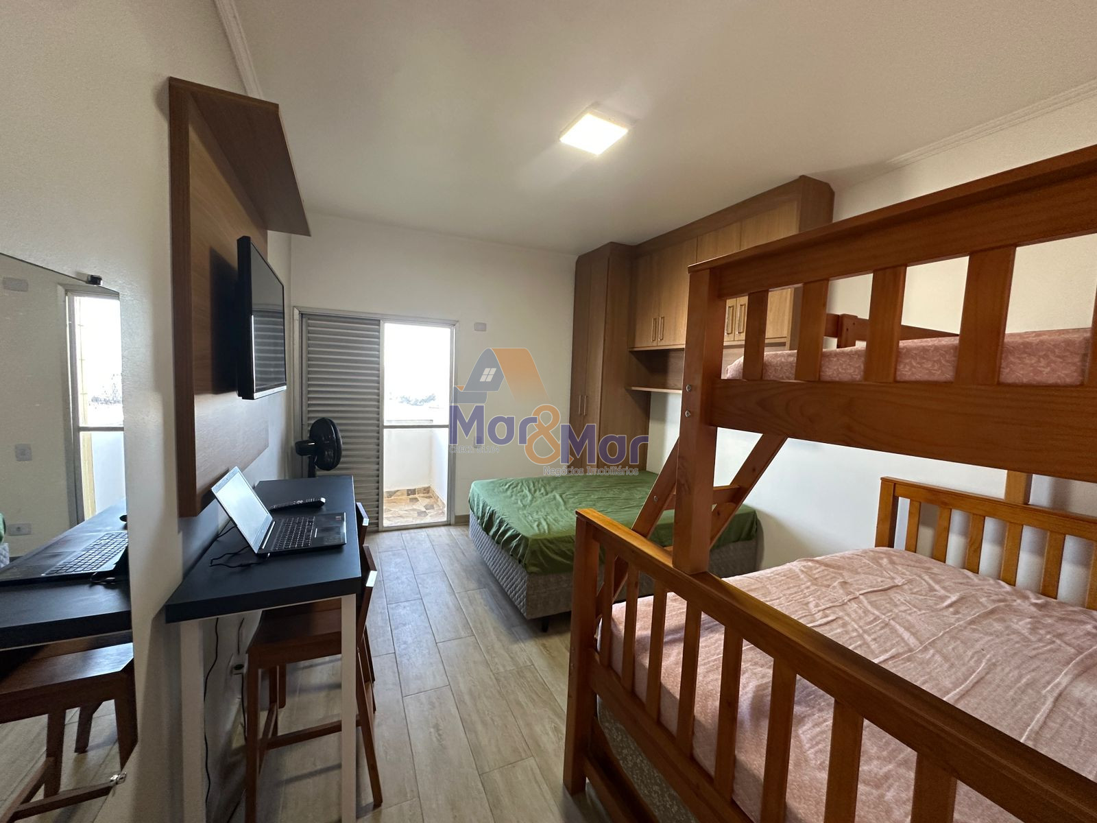 Apartamento na Praia das Pitangueiras, Guarujá - SP