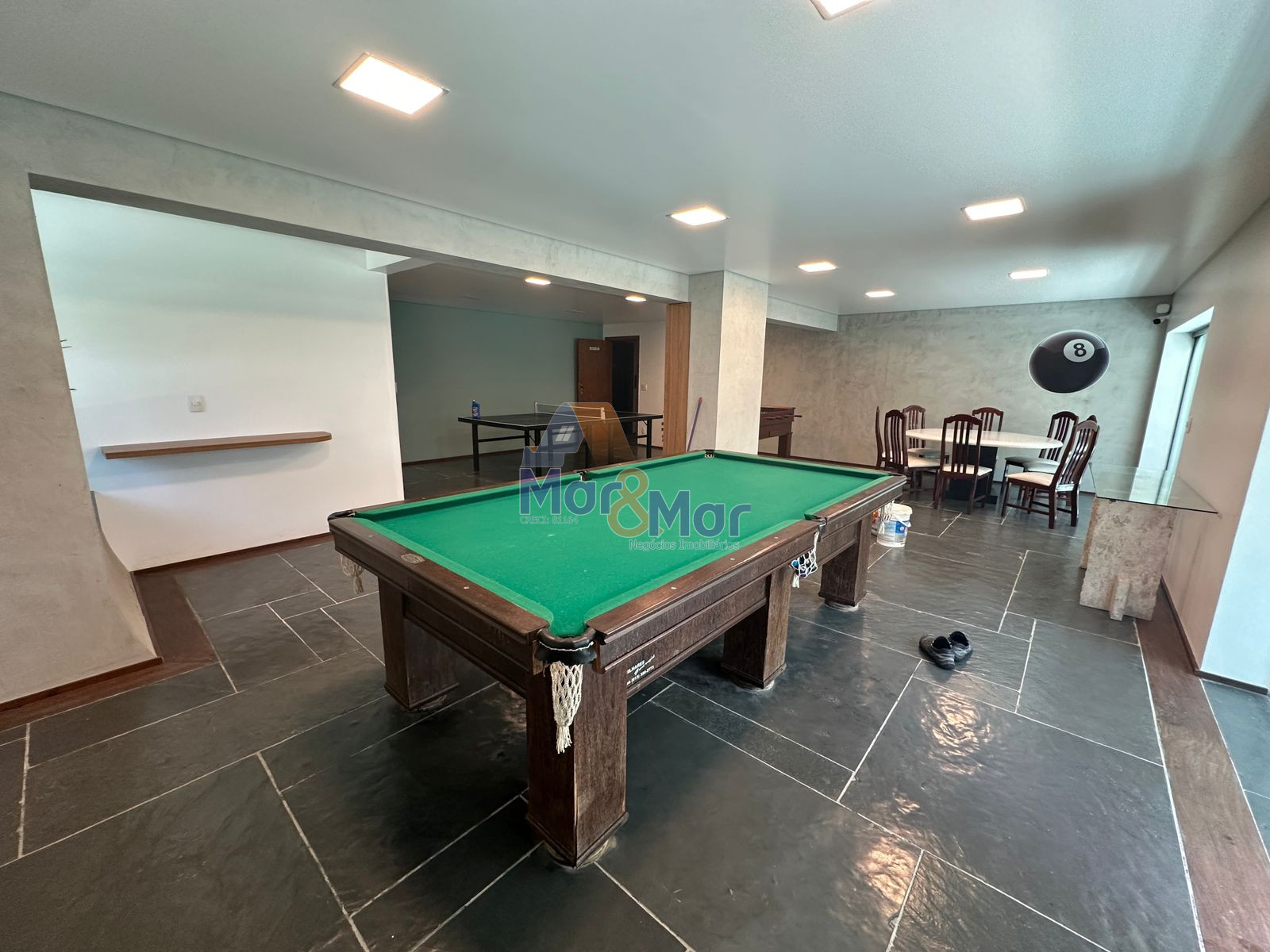 Apartamento na Praia das Pitangueiras, Guarujá - SP