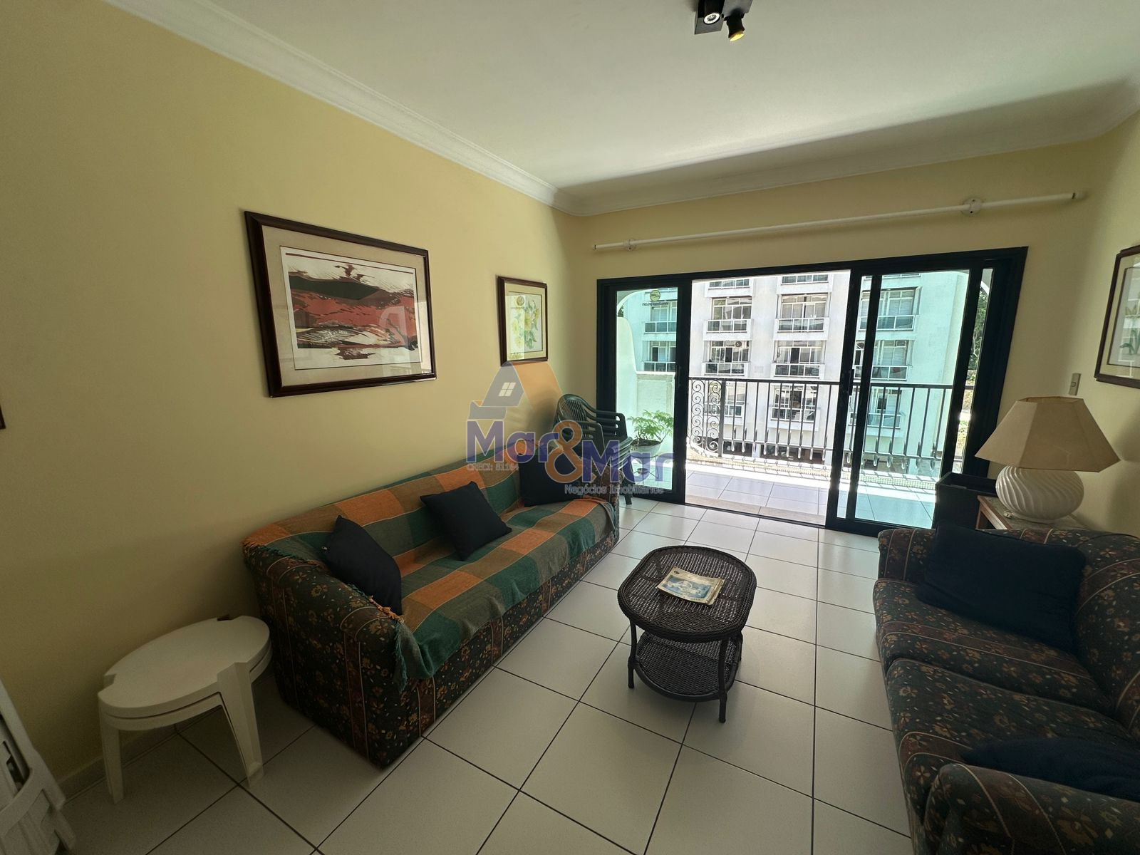 Apartamento na Praia das Pitangueiras, Guarujá - SP