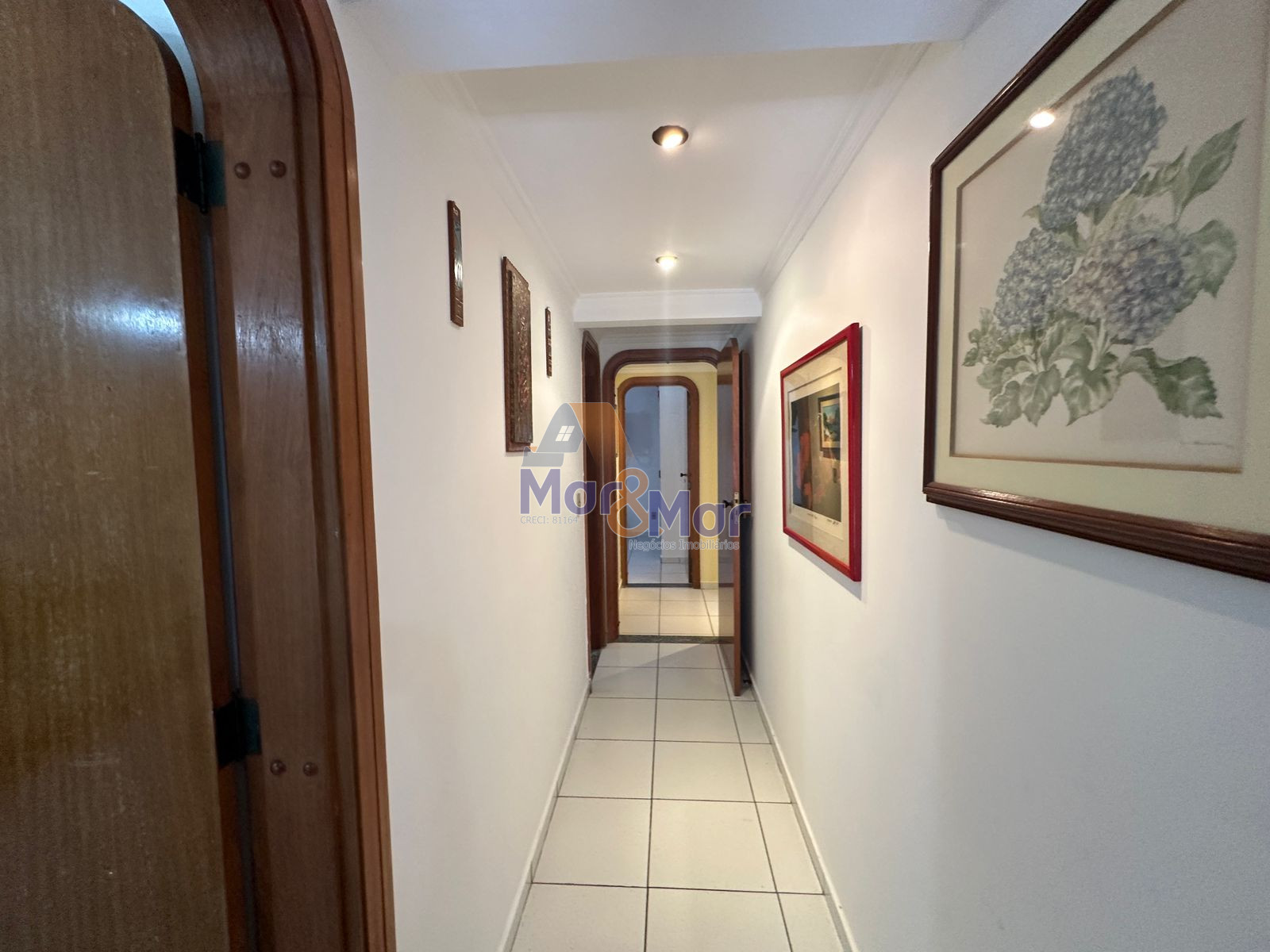 Apartamento na Praia das Pitangueiras, Guarujá - SP