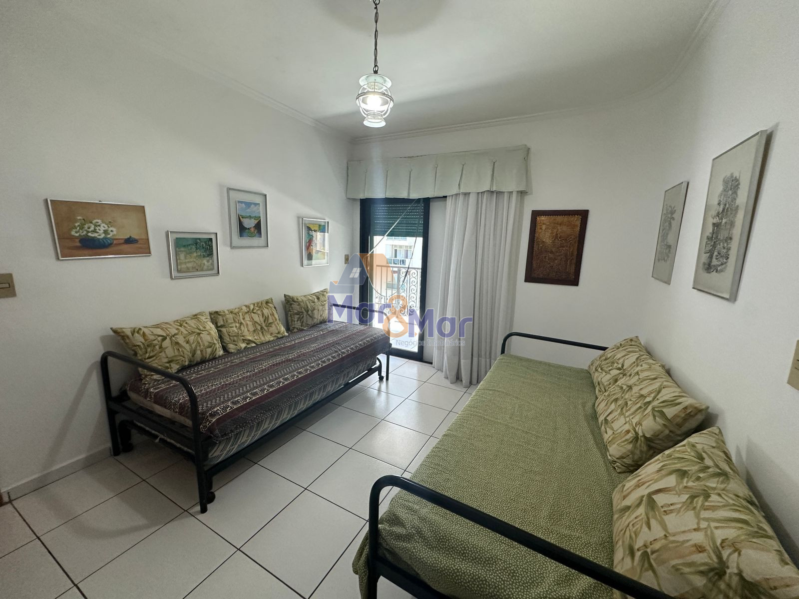 Apartamento na Praia das Pitangueiras, Guarujá - SP