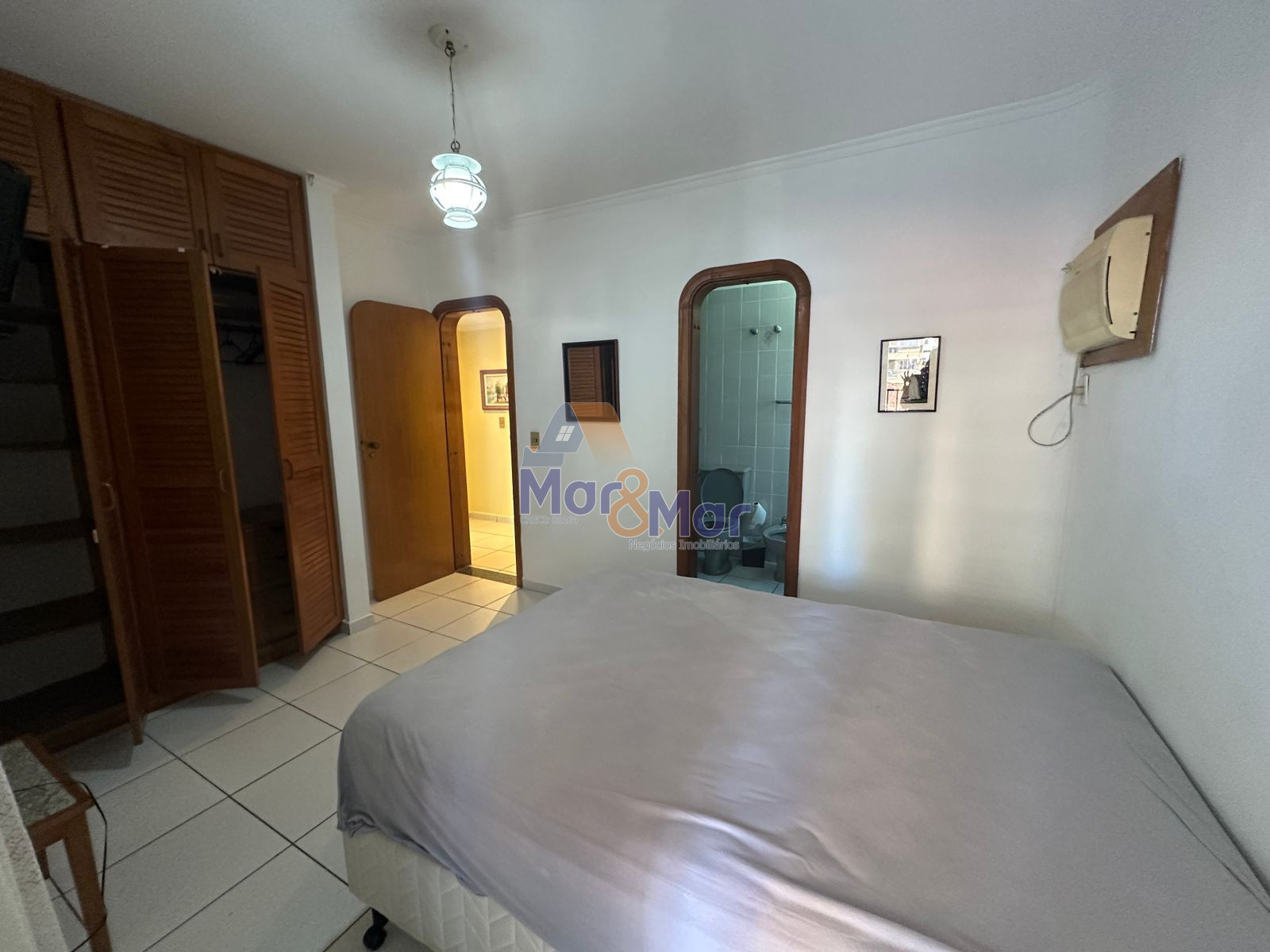 Apartamento na Praia das Pitangueiras, Guarujá - SP