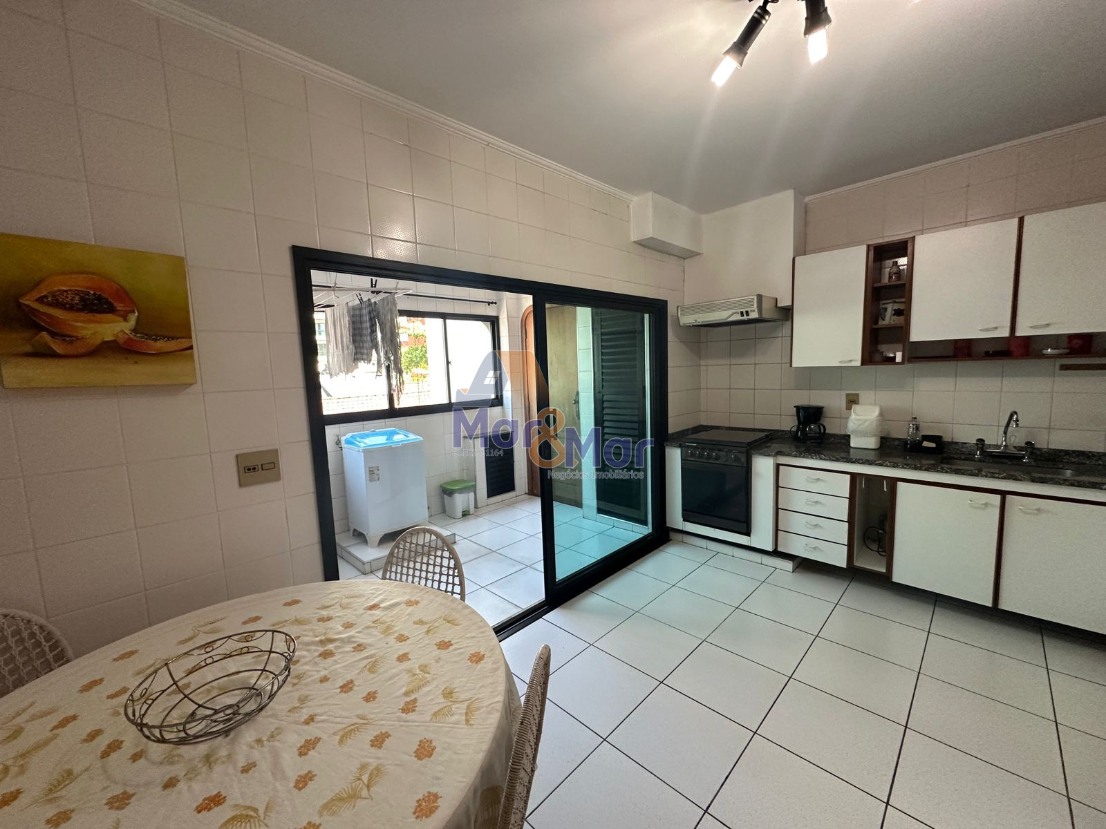 Apartamento na Praia das Pitangueiras, Guarujá - SP