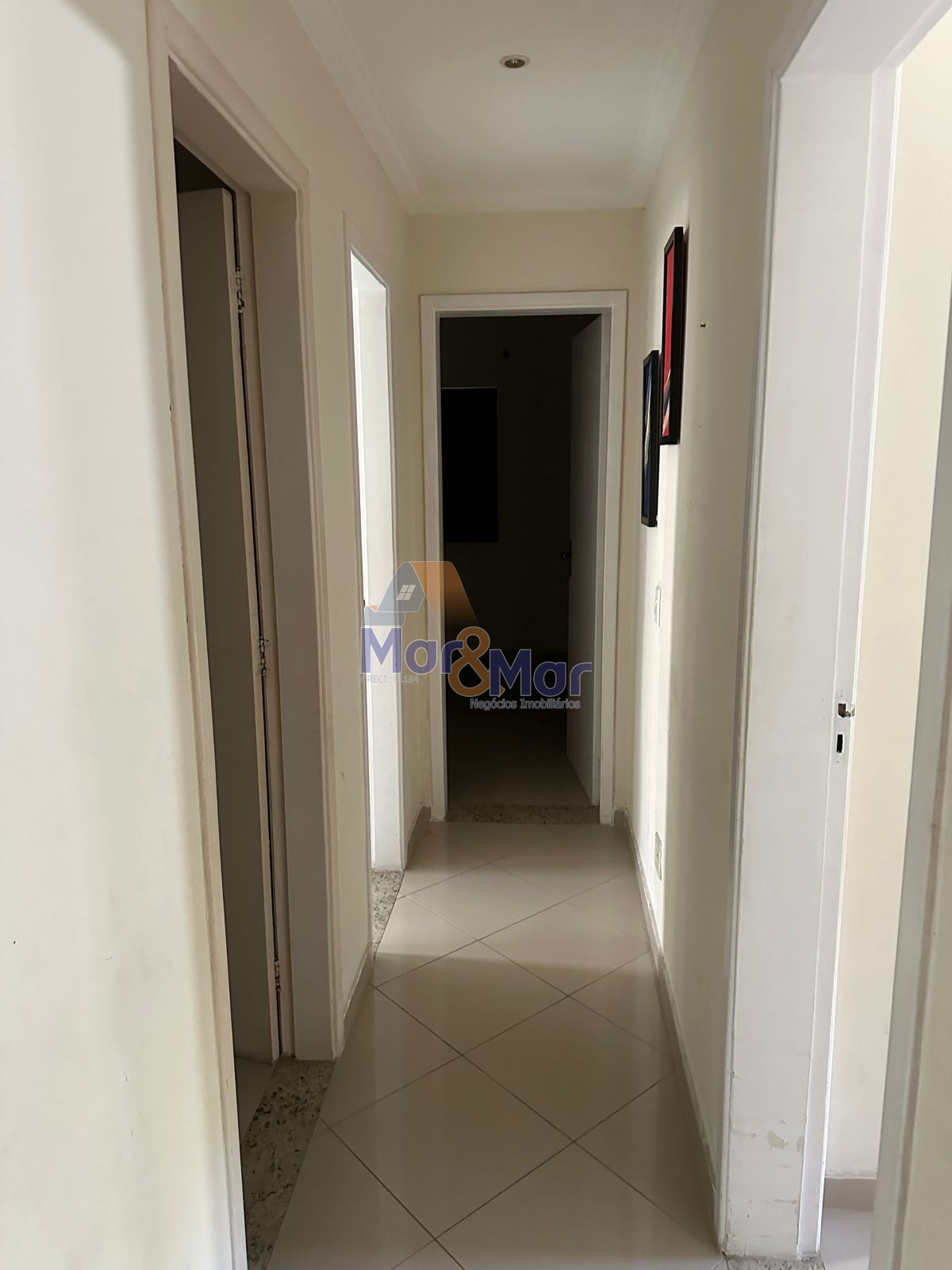 Apartamento na Praia das Pitangueiras, Guarujá - SP