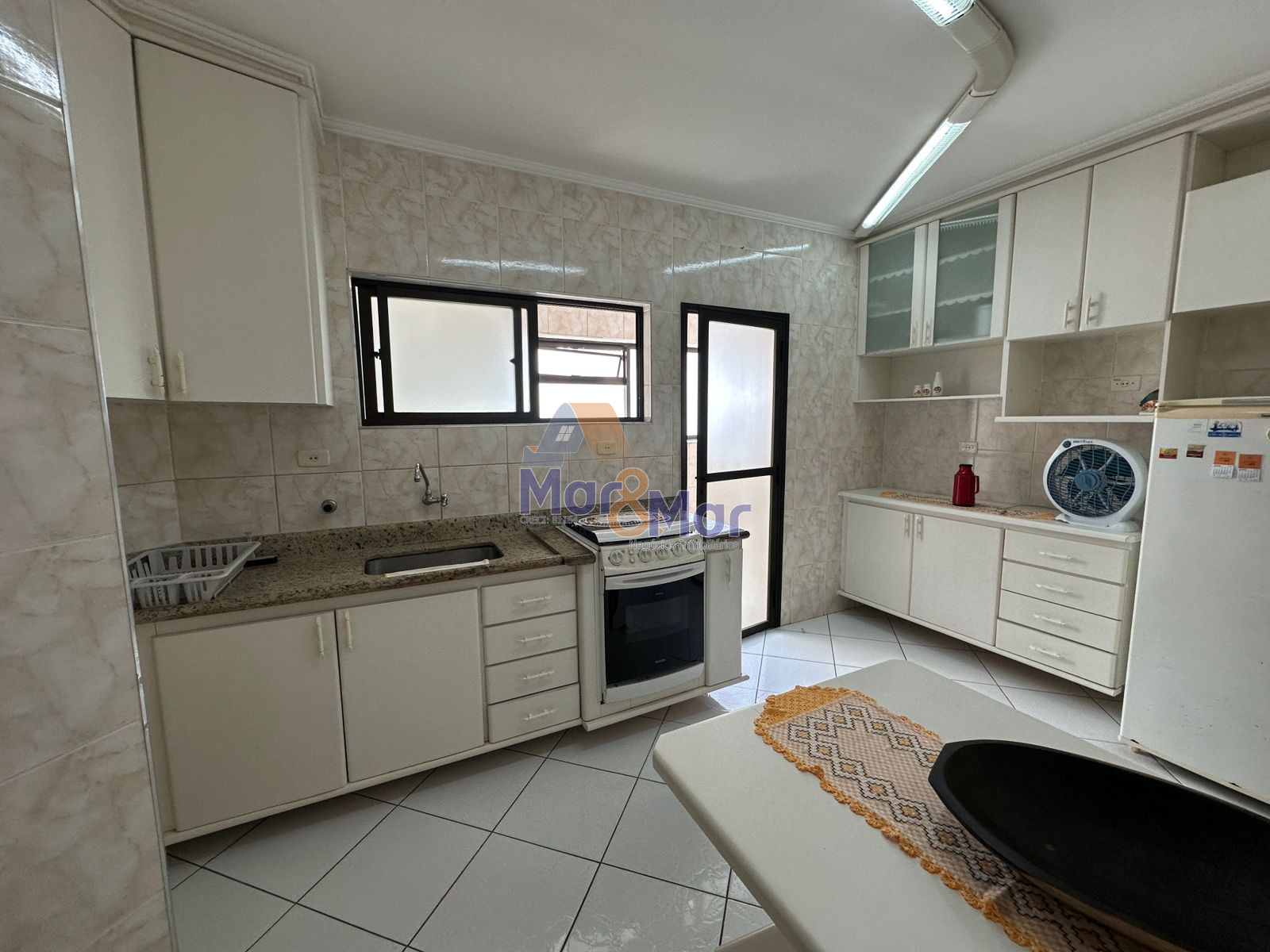 Apartamento na Praia das Pitangueiras, Guarujá - SP