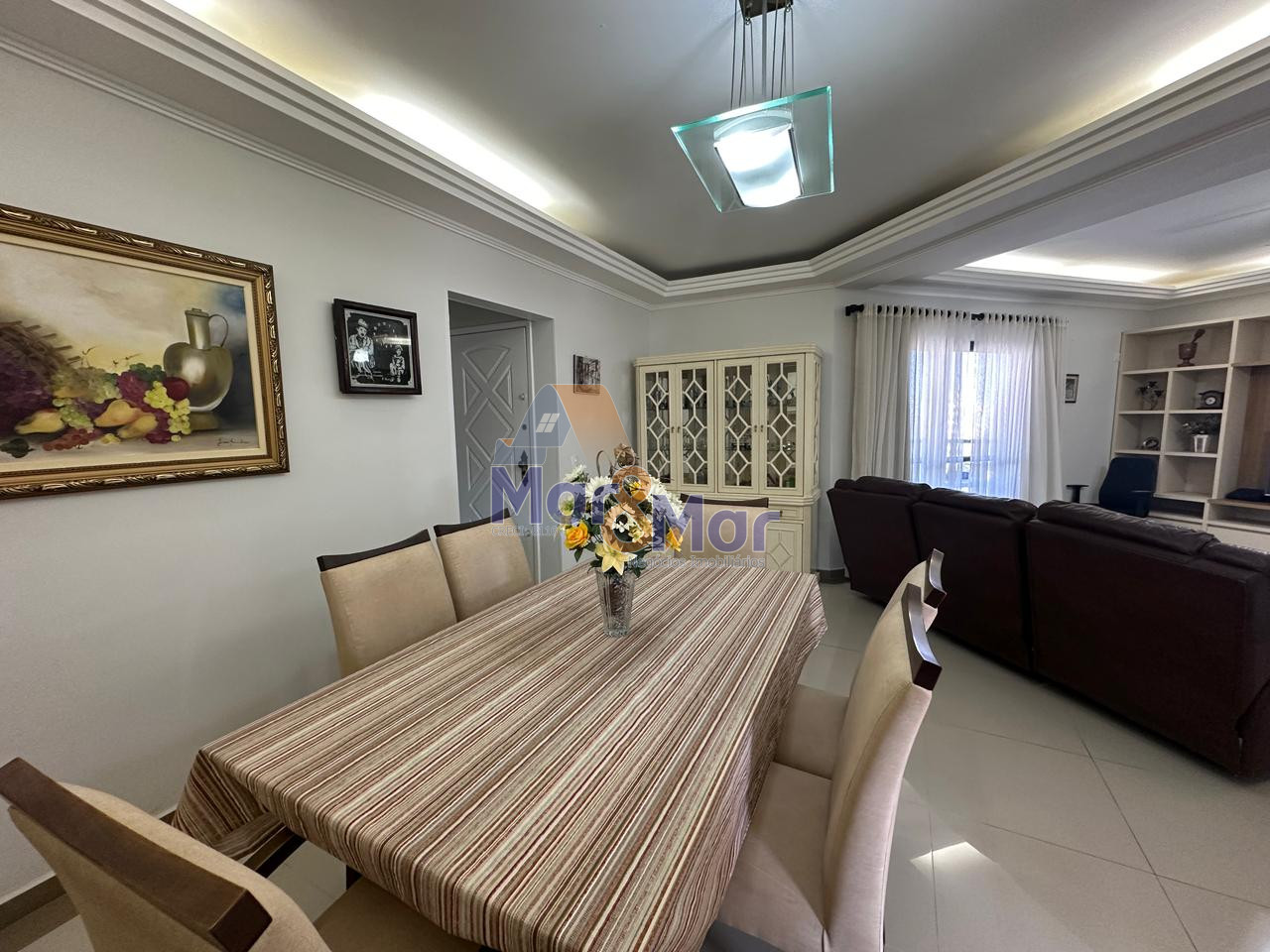 Apartamento na Praia das Pitangueiras, Guarujá - SP