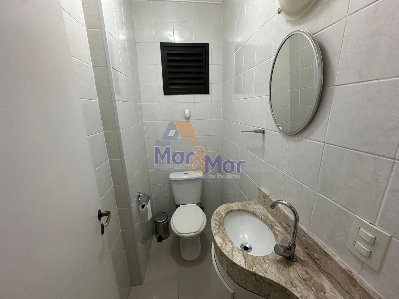 Apartamento na Praia das Pitangueiras, Guarujá - SP