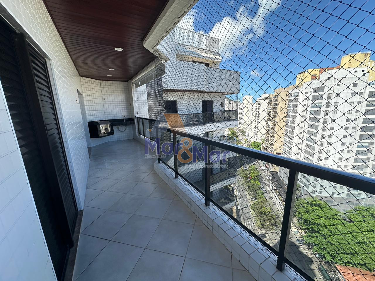 Apartamento na Praia das Pitangueiras, Guarujá - SP