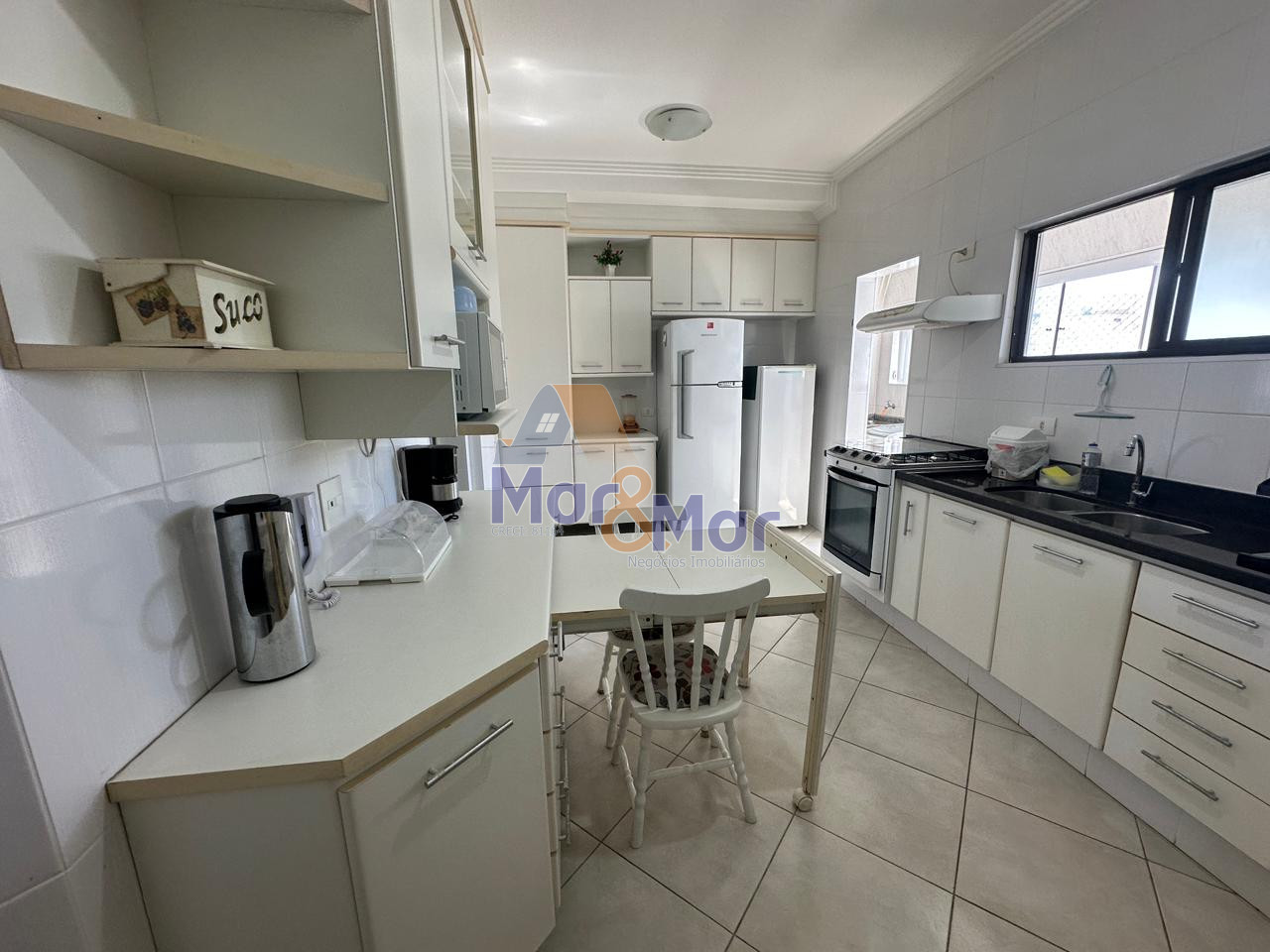 Apartamento na Praia das Pitangueiras, Guarujá - SP