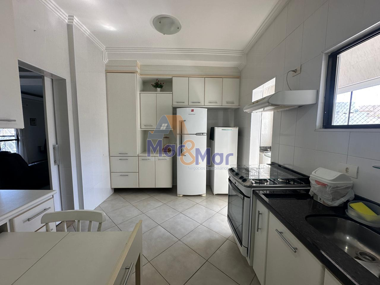 Apartamento na Praia das Pitangueiras, Guarujá - SP