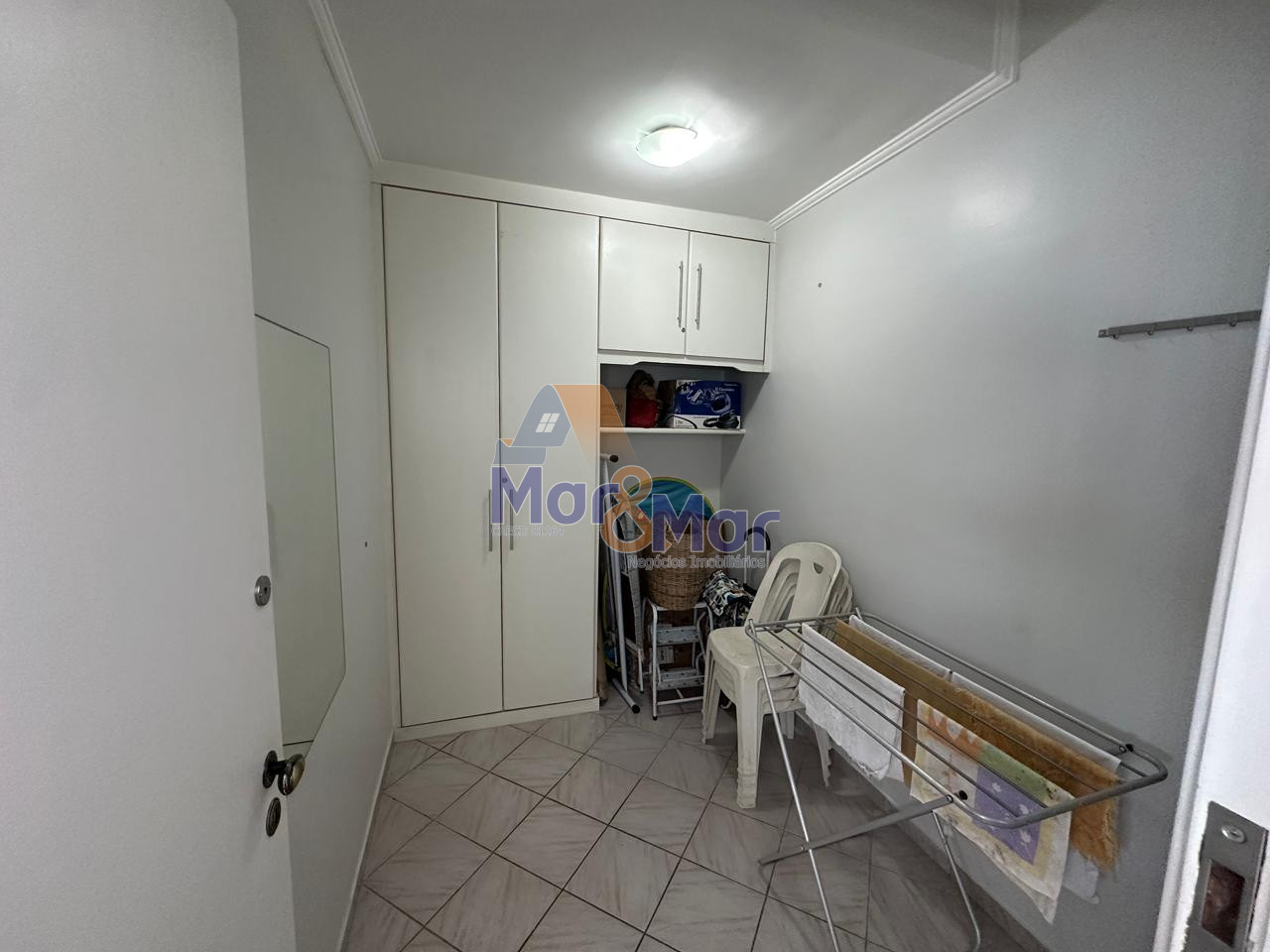 Apartamento na Praia das Pitangueiras, Guarujá - SP