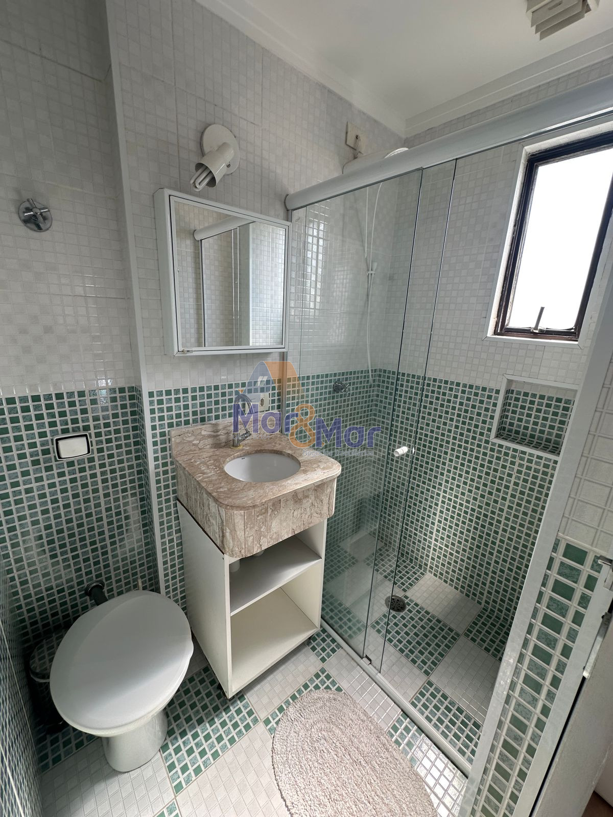 Apartamento na Praia das Pitangueiras, Guarujá - SP