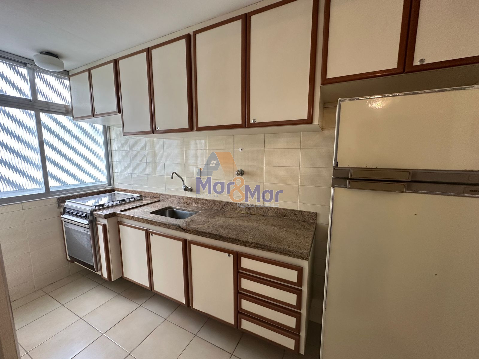 Apartamento na Praia das Pitangueiras, Guarujá - SP