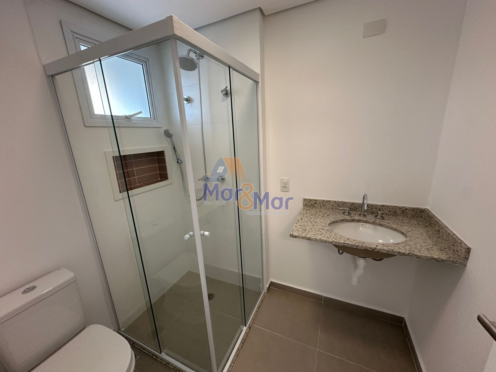 Apartamento na Praia das Pitangueiras, Guarujá - SP