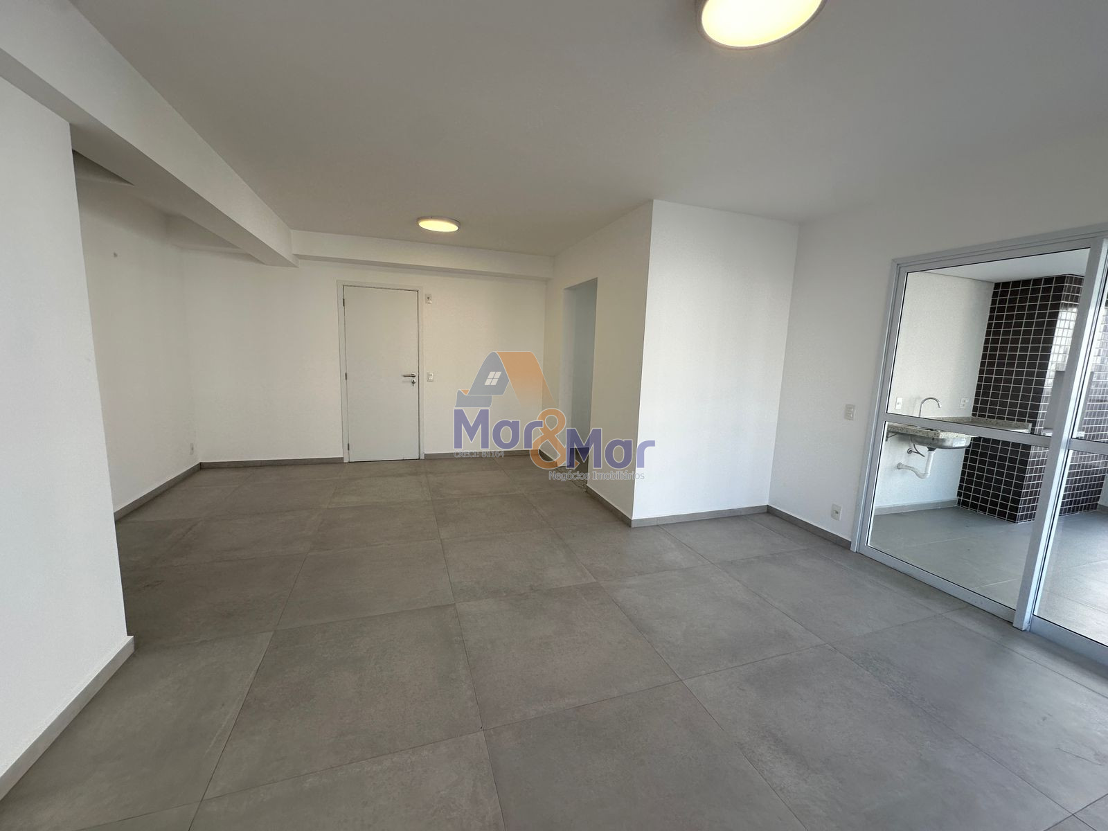 Apartamento na Praia das Pitangueiras, Guarujá - SP
