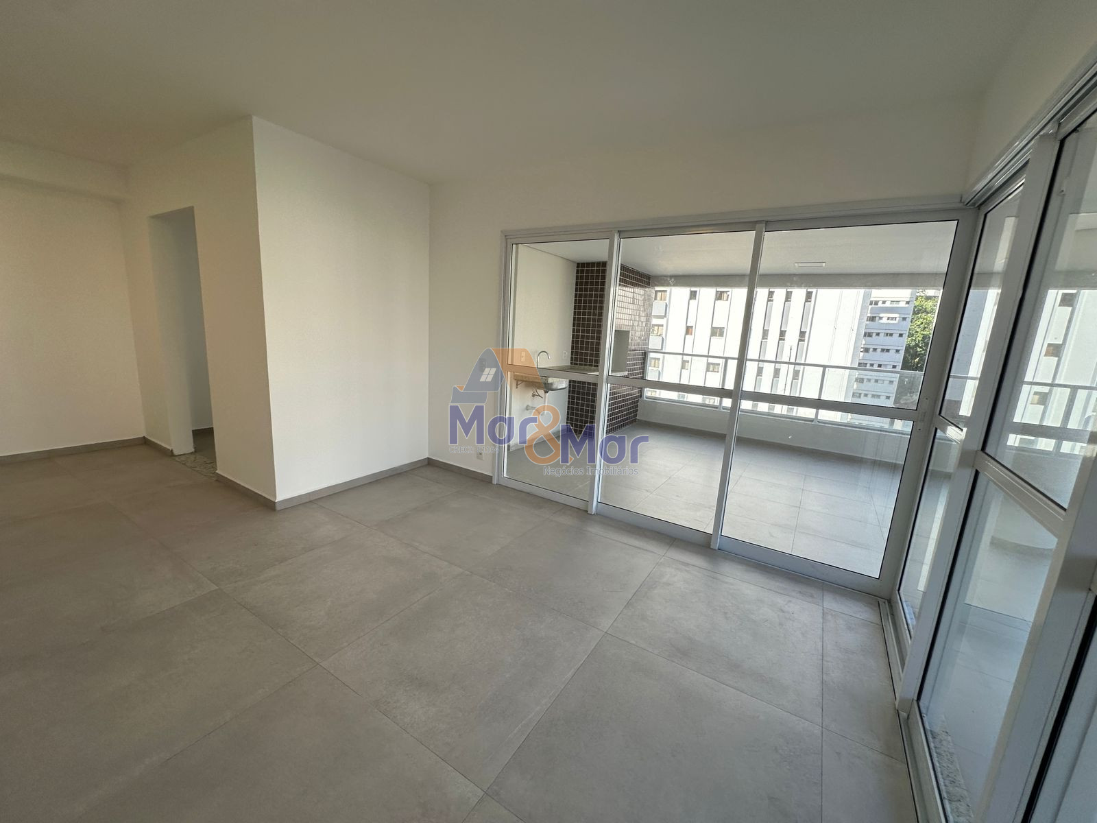 Apartamento na Praia das Pitangueiras, Guarujá - SP