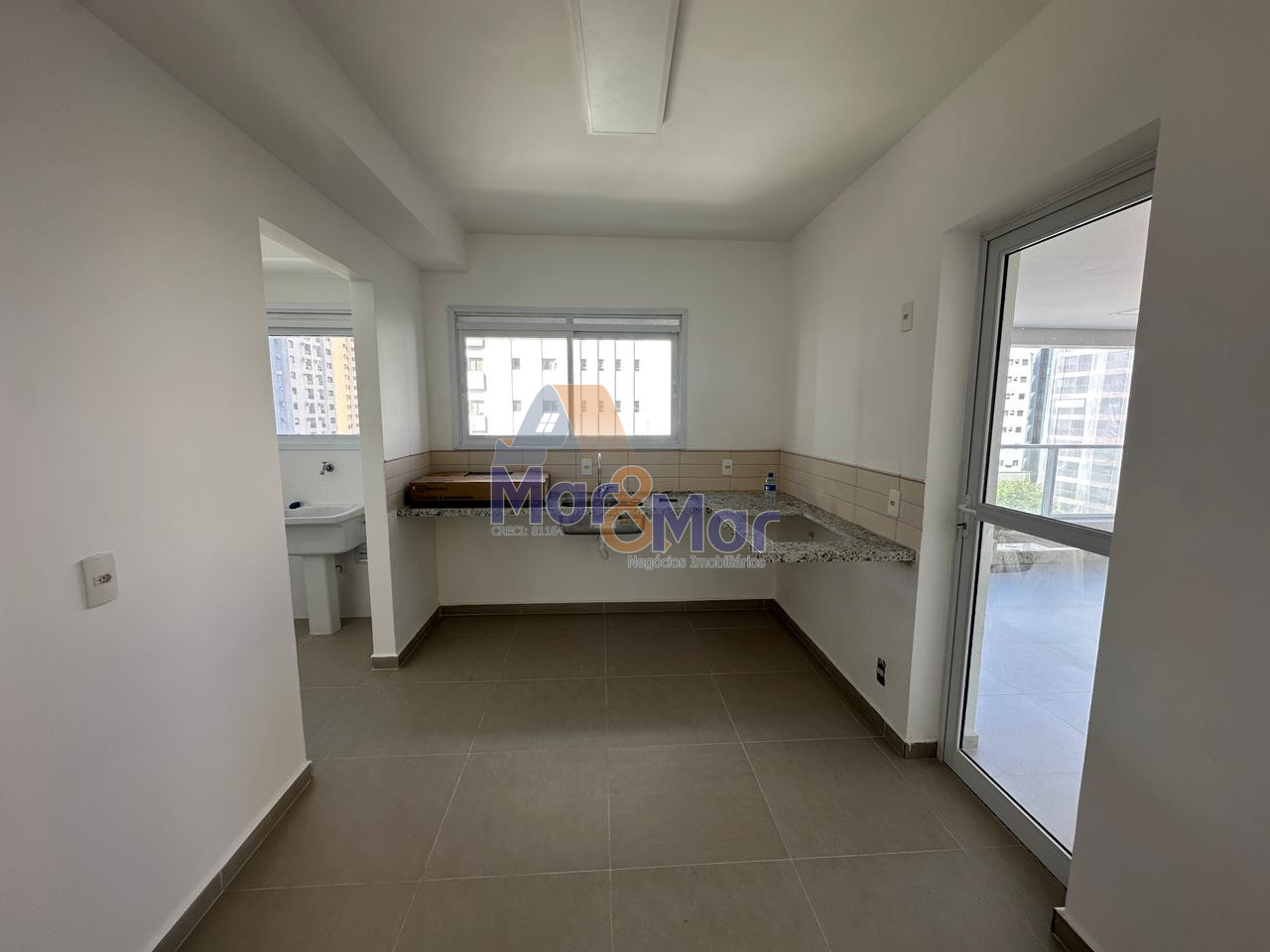 Apartamento na Praia das Pitangueiras, Guarujá - SP