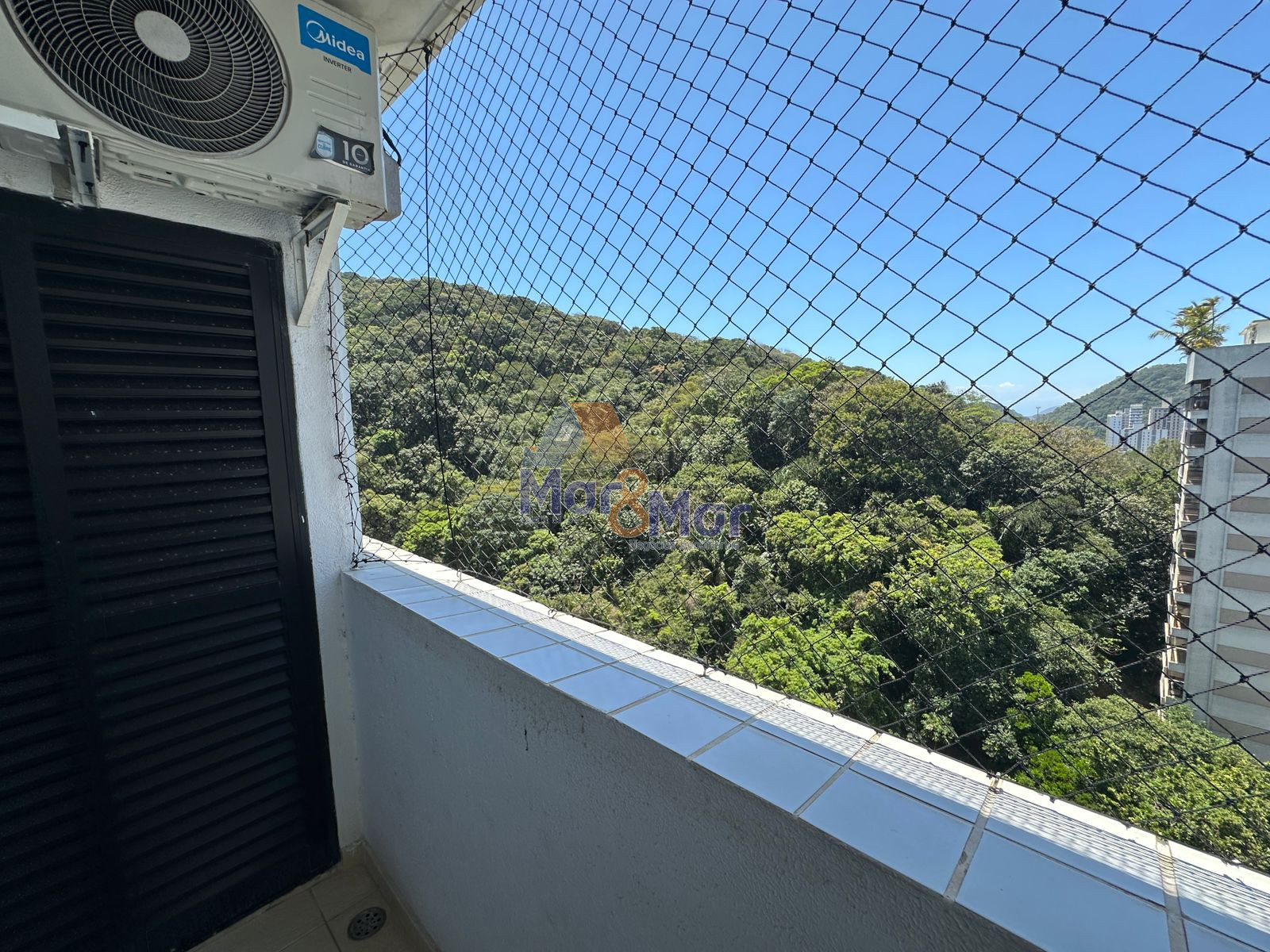 Apartamento na Praia das Pitangueiras, Guarujá - SP