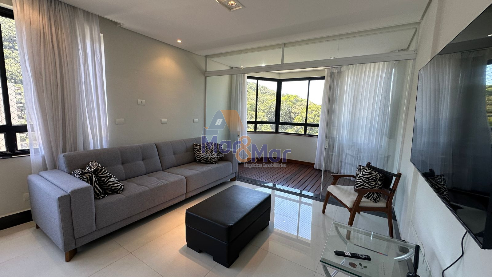 Apartamento na Praia das Pitangueiras, Guarujá - SP