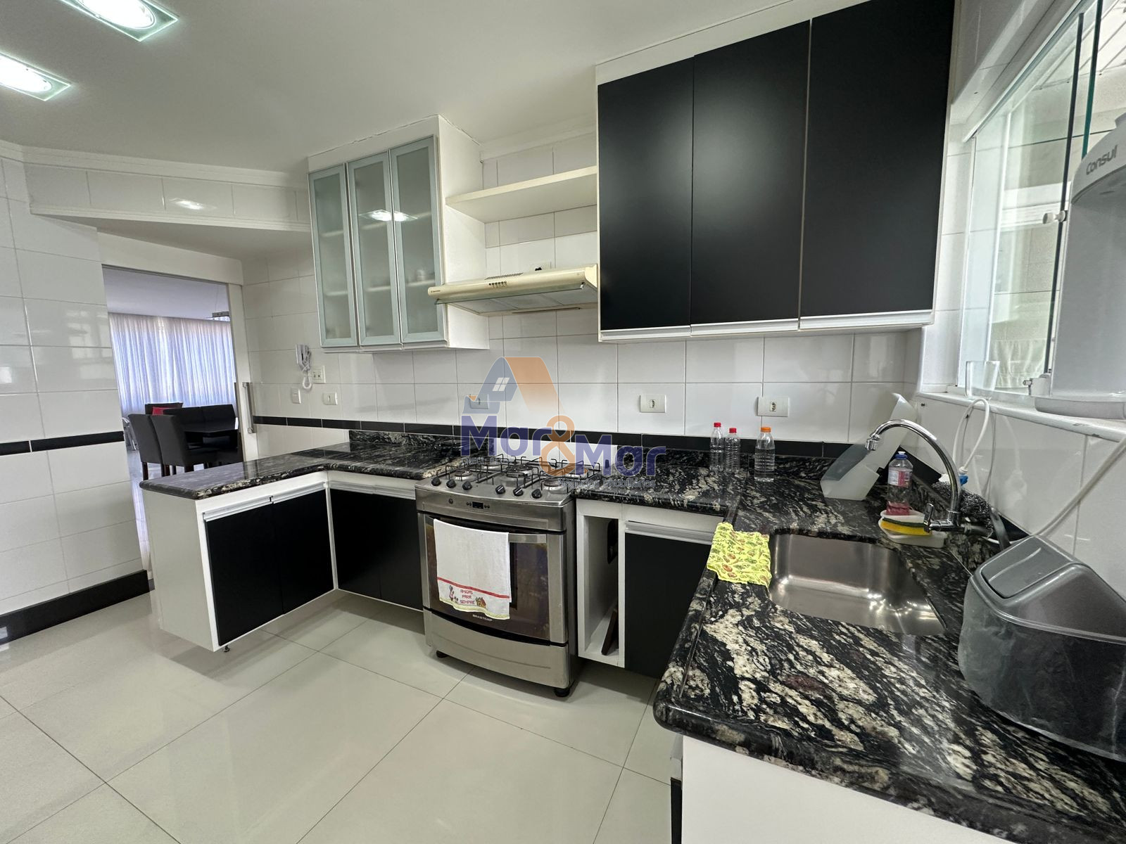 Apartamento na Praia das Pitangueiras, Guarujá - SP