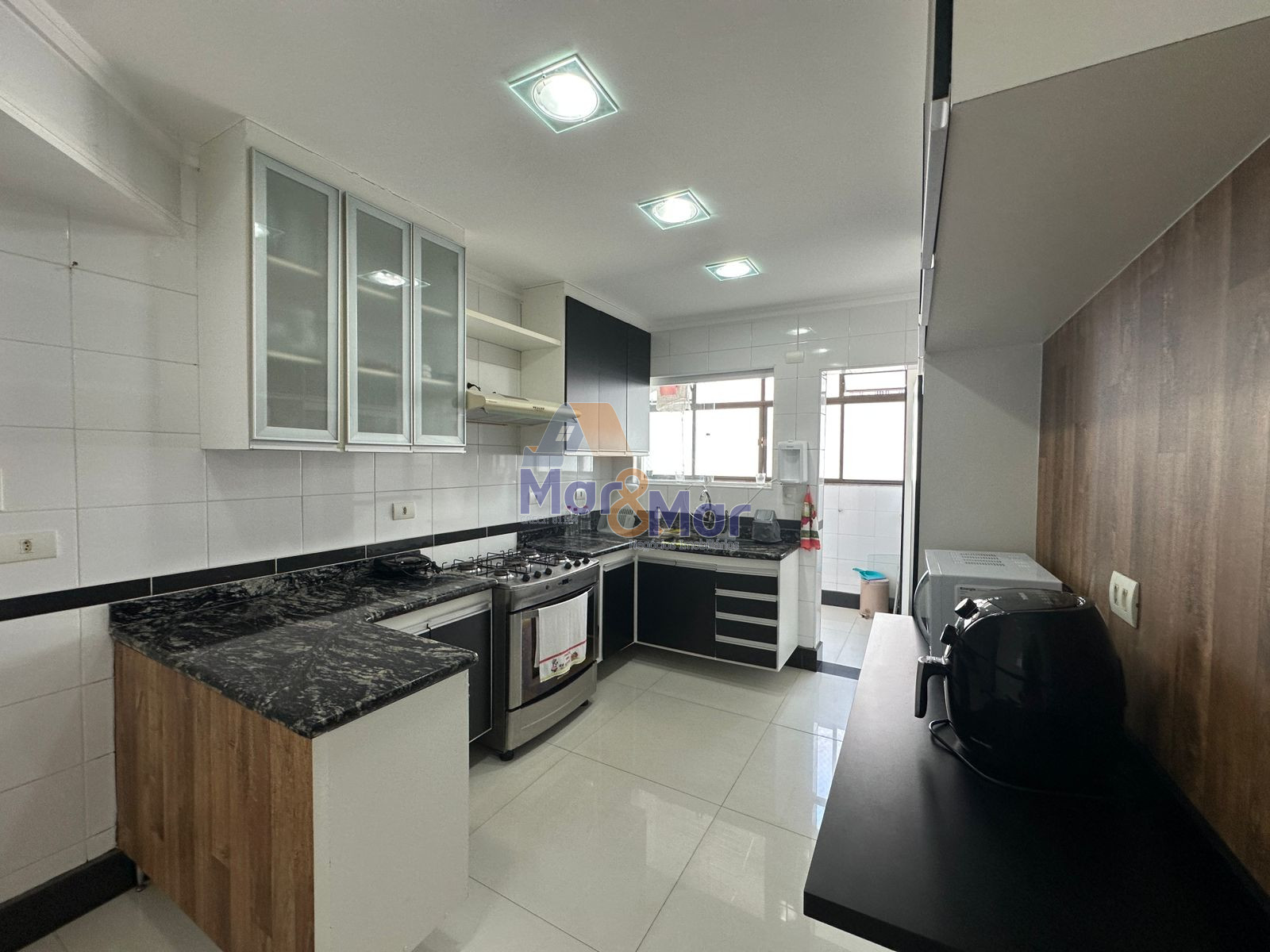 Apartamento na Praia das Pitangueiras, Guarujá - SP