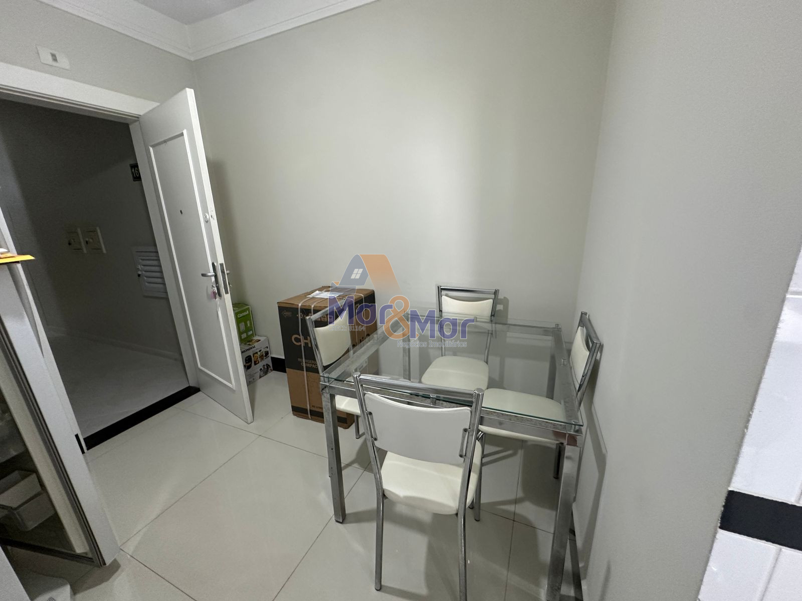 Apartamento na Praia das Pitangueiras, Guarujá - SP