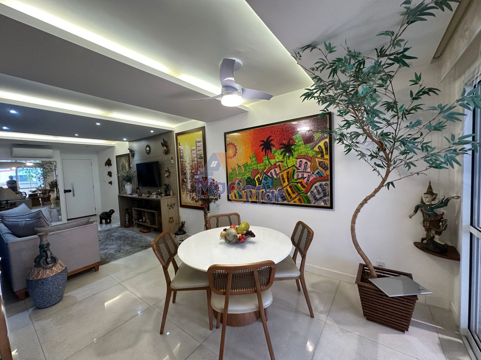 Apartamento na Praia das Pitangueiras, Guarujá - SP
