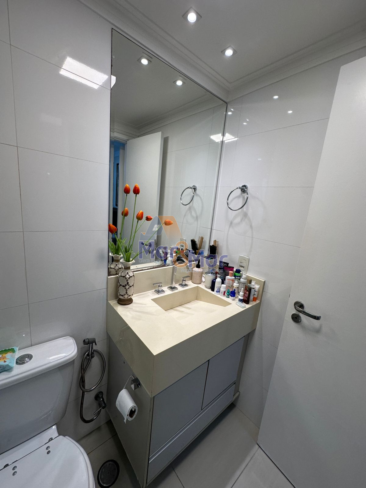 Apartamento na Praia das Pitangueiras, Guarujá - SP