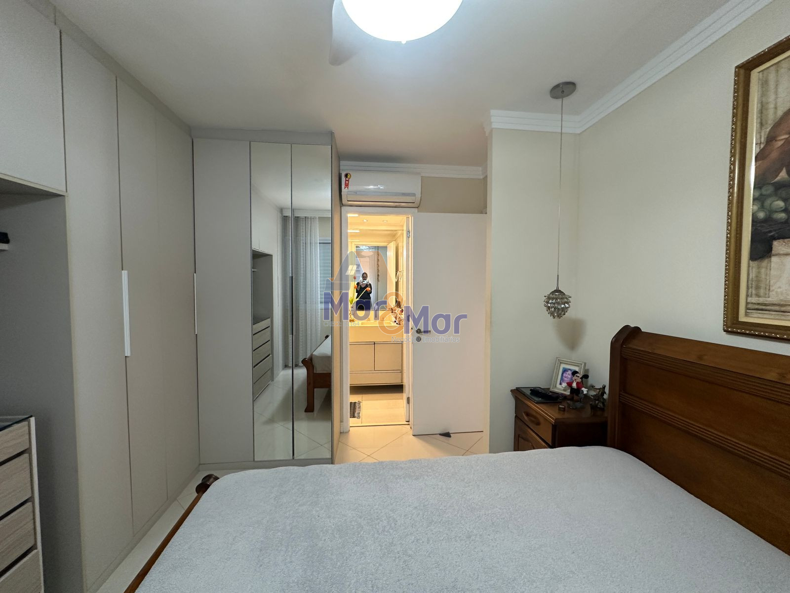 Apartamento na Praia das Pitangueiras, Guarujá - SP